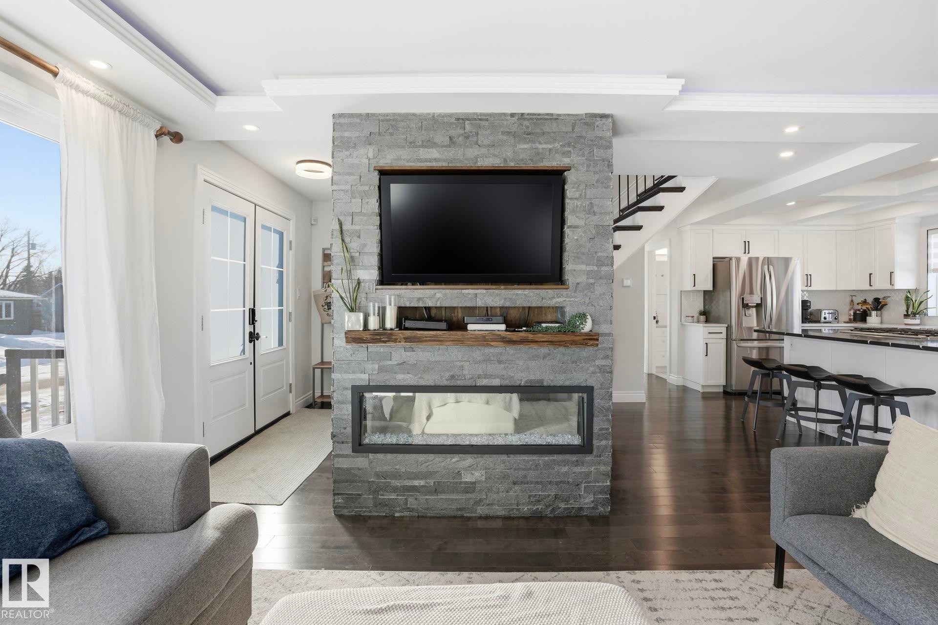 15702 86 Avenue, Edmonton, AB - Indoor Photo Showing Living Room With Fireplace