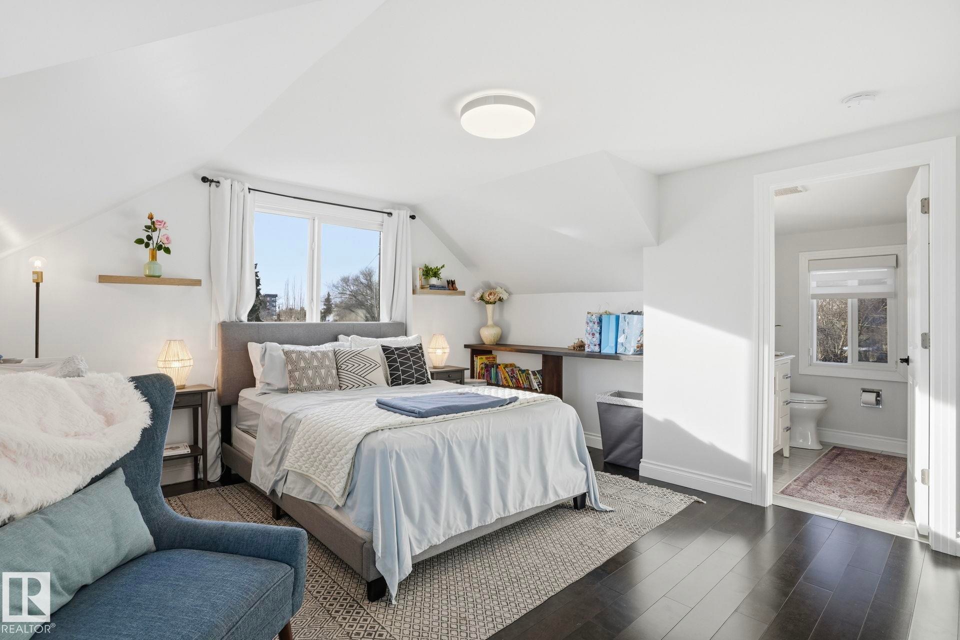 15702 86 Avenue, Edmonton, AB - Indoor Photo Showing Bedroom