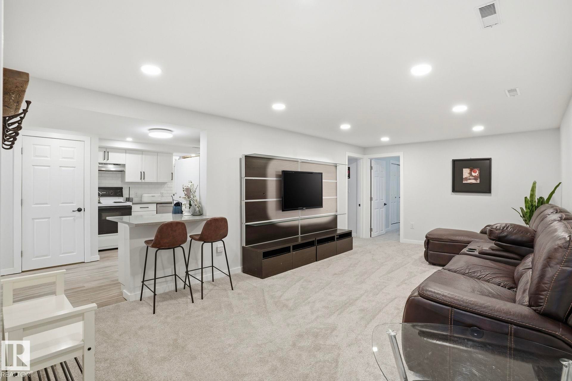 15702 86 Avenue, Edmonton, AB - Indoor