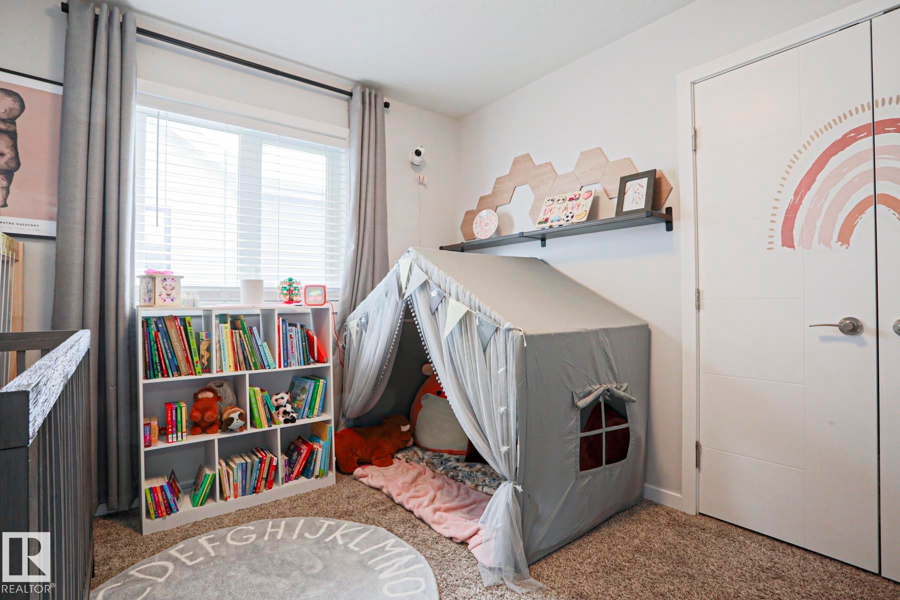 This room features light-colored walls and carpeted flooring - 18 Enchanted Way, St. Albert, AB