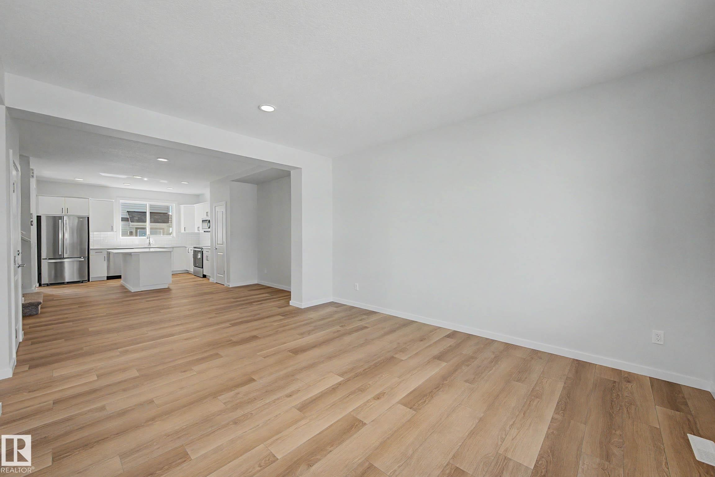 21203 25 Avenue, Edmonton, AB - Indoor Photo Showing Other Room