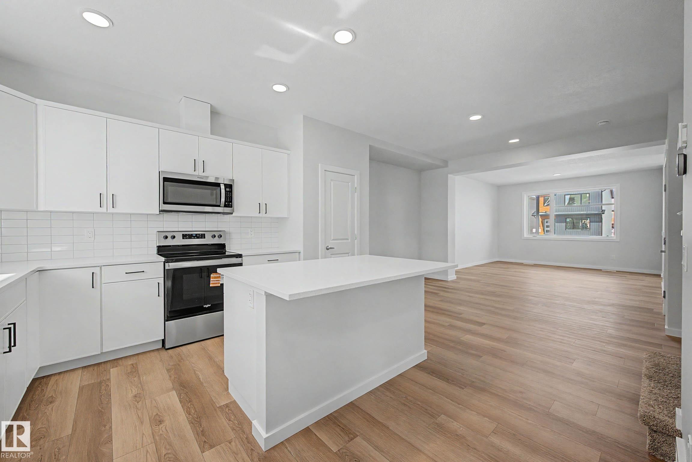 21203 25 Avenue, Edmonton, AB - Indoor Photo Showing Kitchen With Upgraded Kitchen