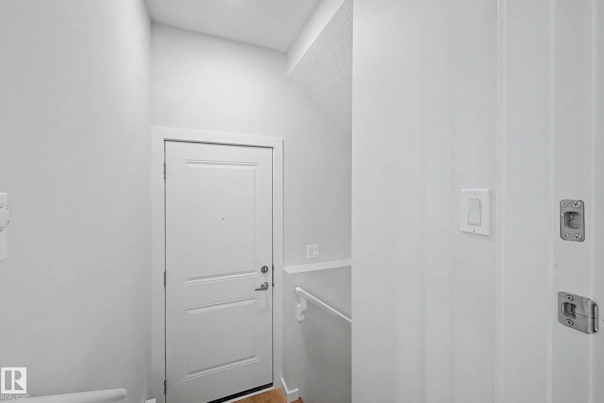 21203 25 Avenue, Edmonton, AB - Indoor Photo Showing Other Room