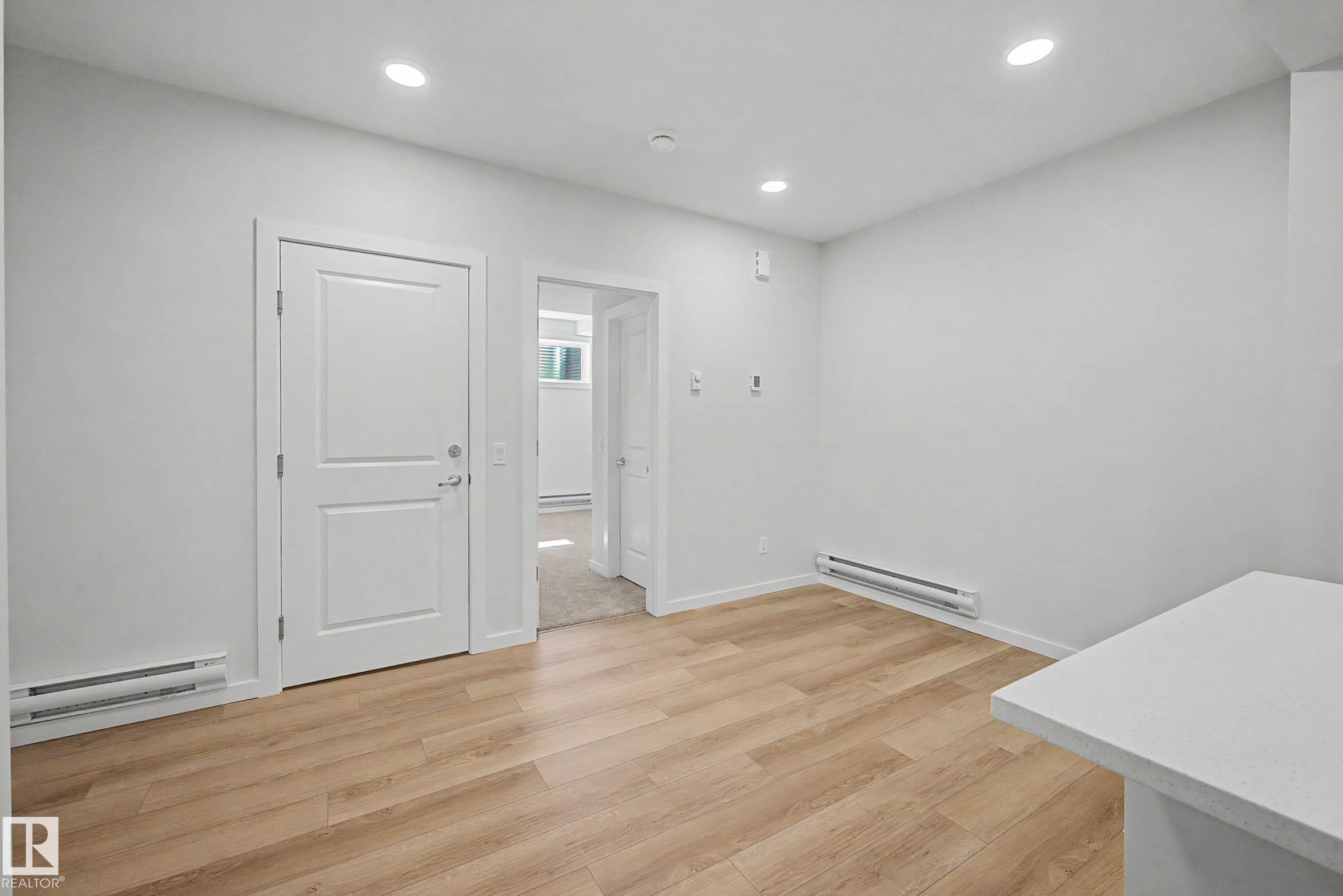 21203 25 Avenue, Edmonton, AB - Indoor Photo Showing Other Room