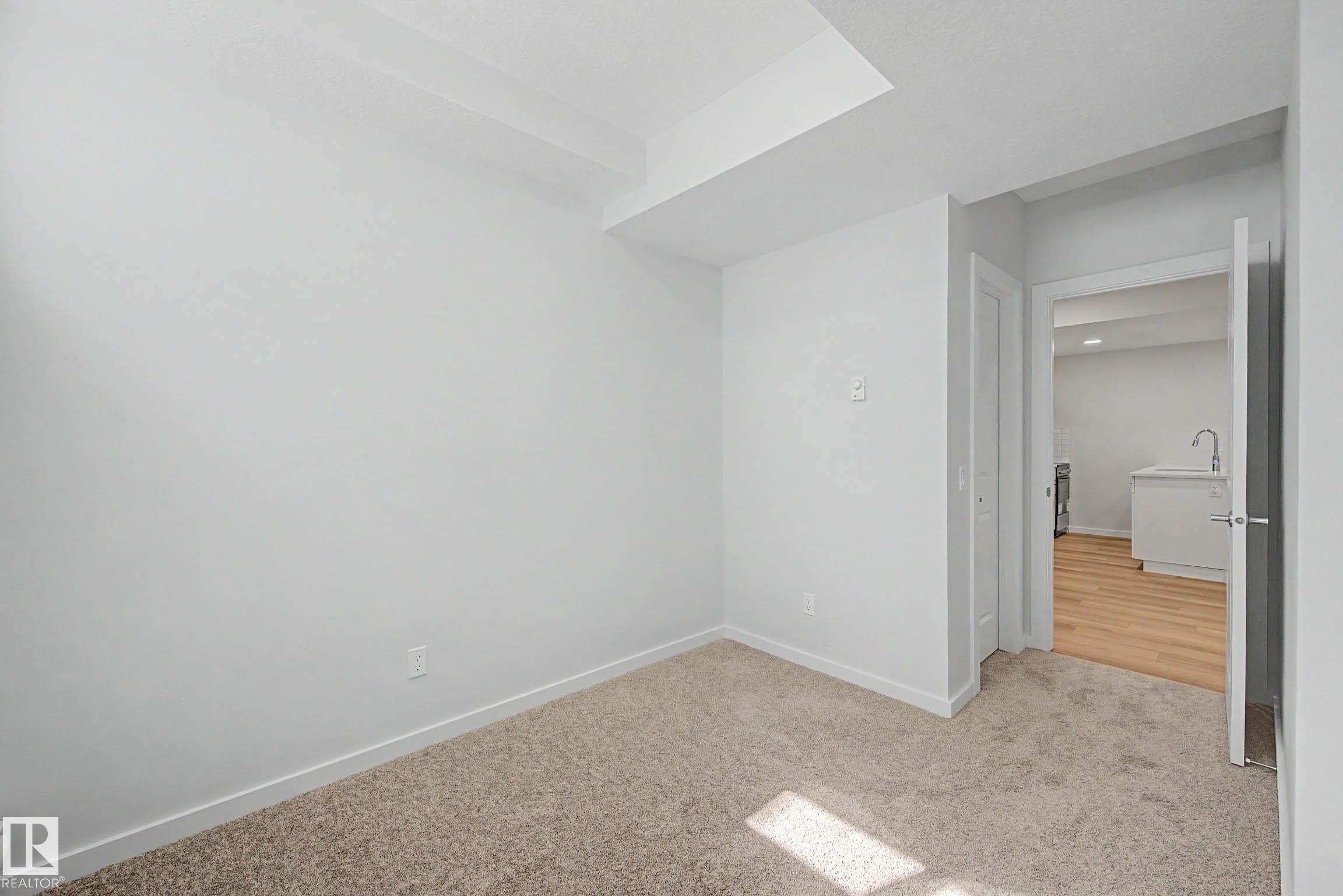 21203 25 Avenue, Edmonton, AB - Indoor Photo Showing Other Room