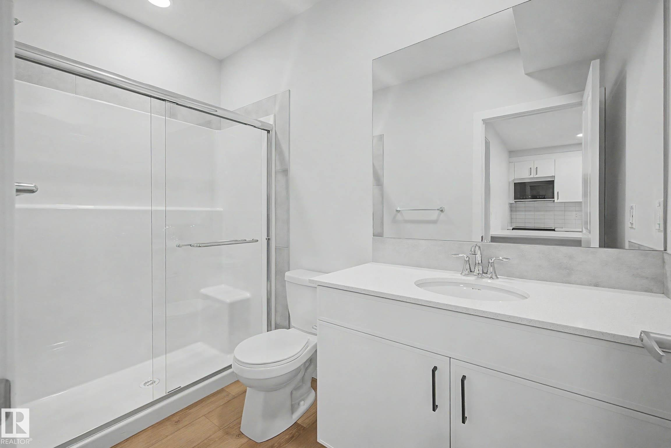 21203 25 Avenue, Edmonton, AB - Indoor Photo Showing Bathroom