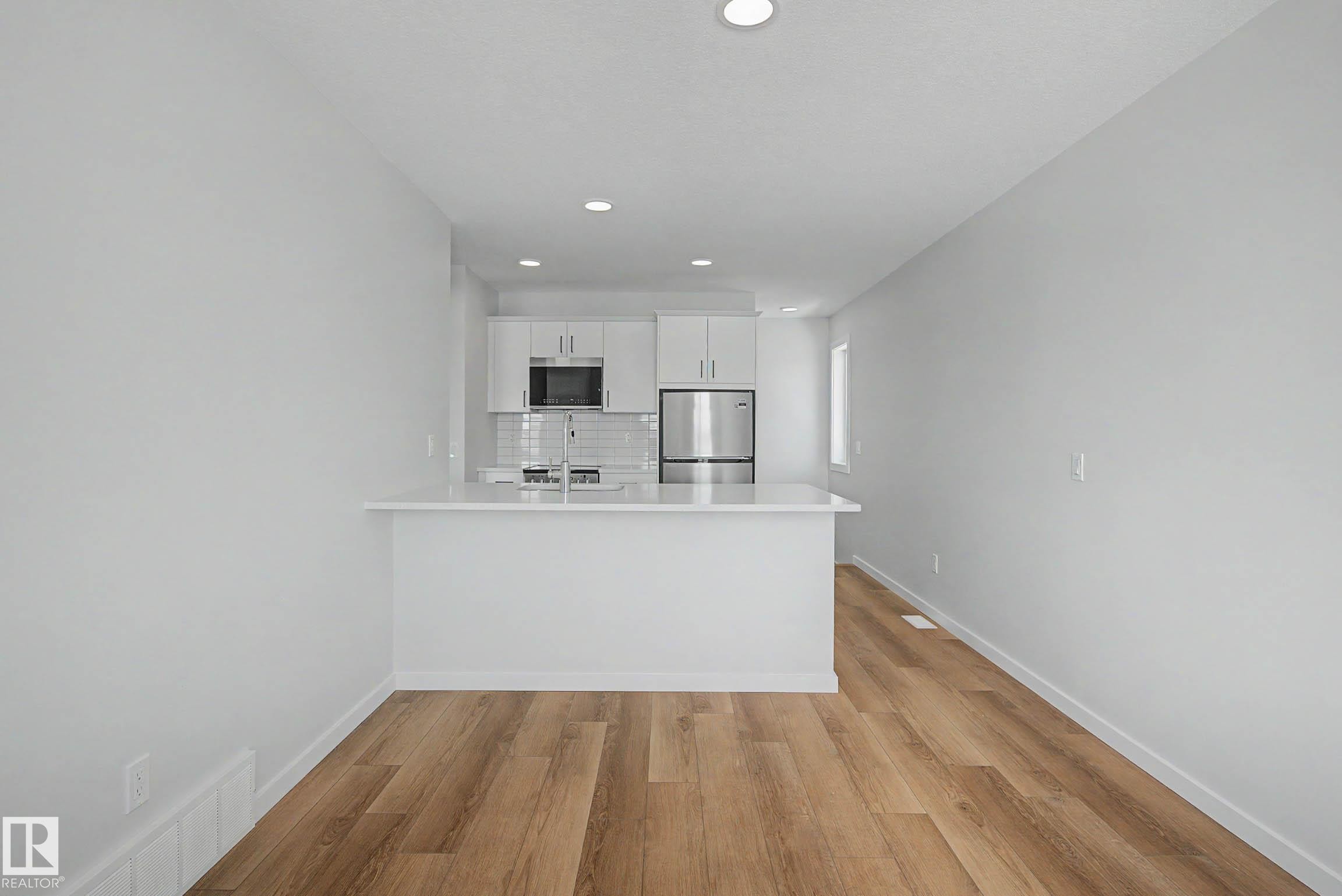 21203 25 Avenue, Edmonton, AB - Indoor Photo Showing Kitchen