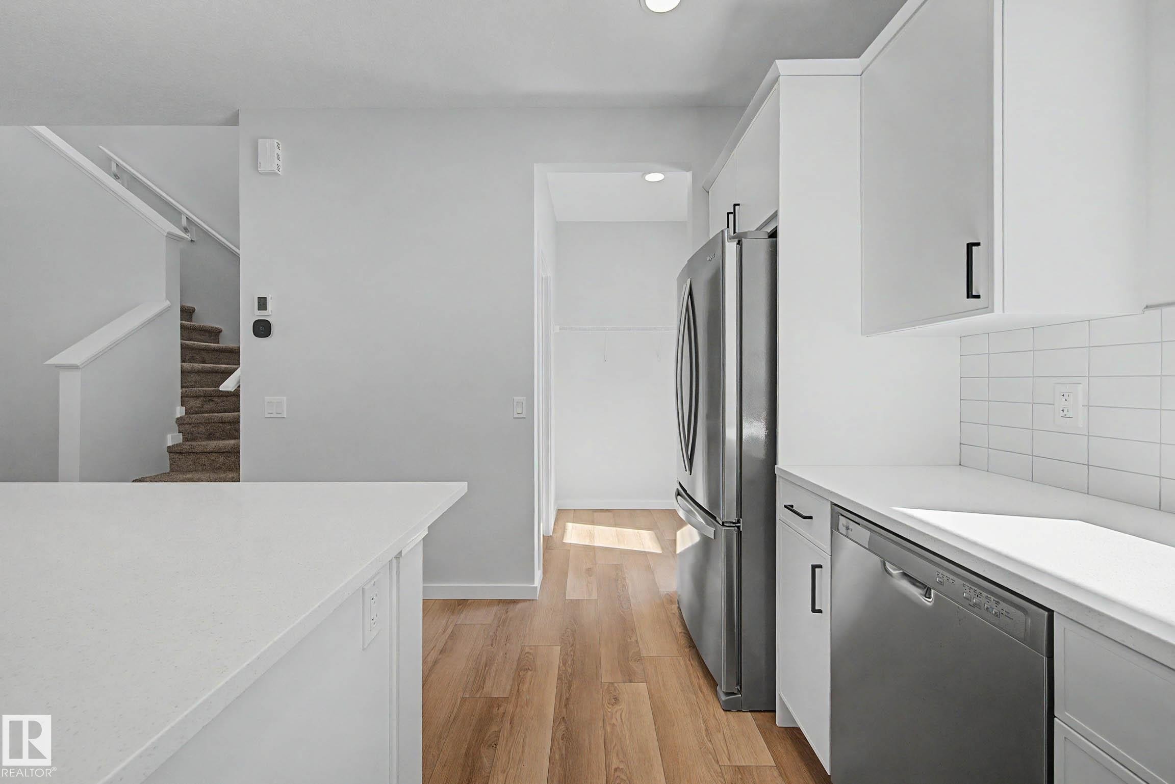 21203 25 Avenue, Edmonton, AB - Indoor Photo Showing Kitchen