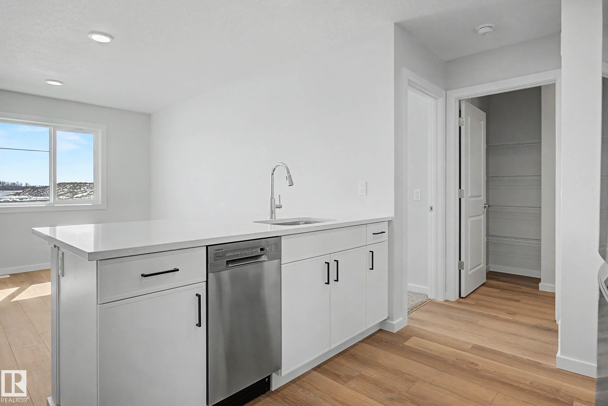 21203 25 Avenue, Edmonton, AB - Indoor
