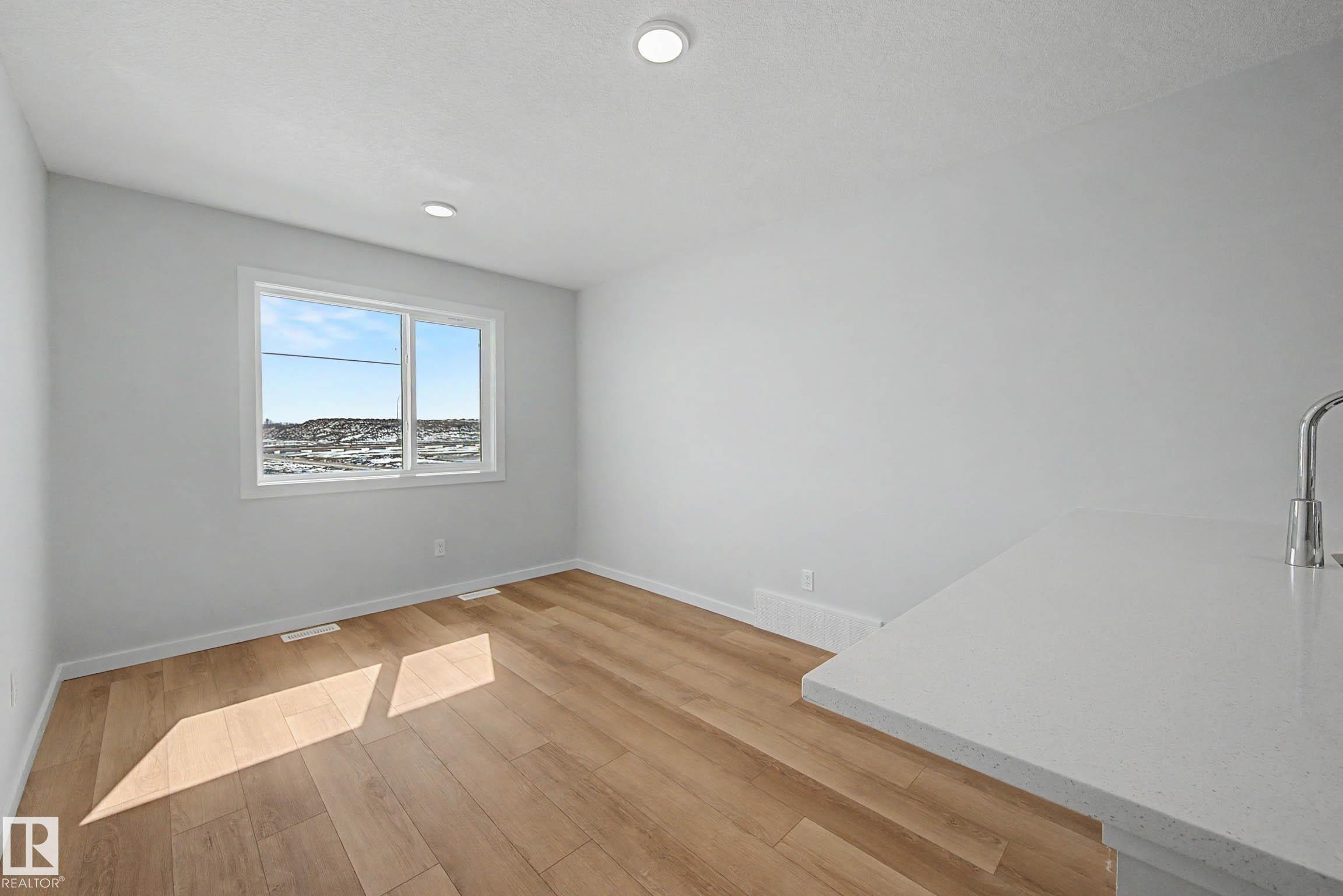 21203 25 Avenue, Edmonton, AB - Indoor Photo Showing Other Room