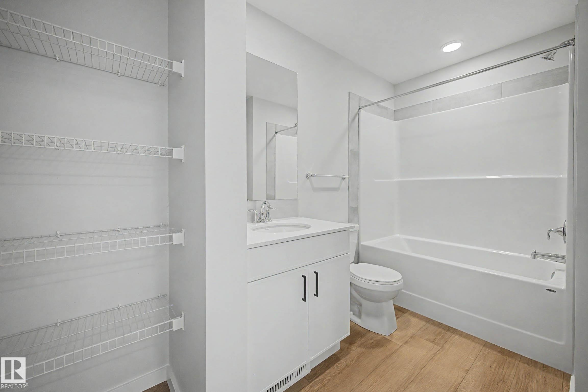 21203 25 Avenue, Edmonton, AB - Indoor