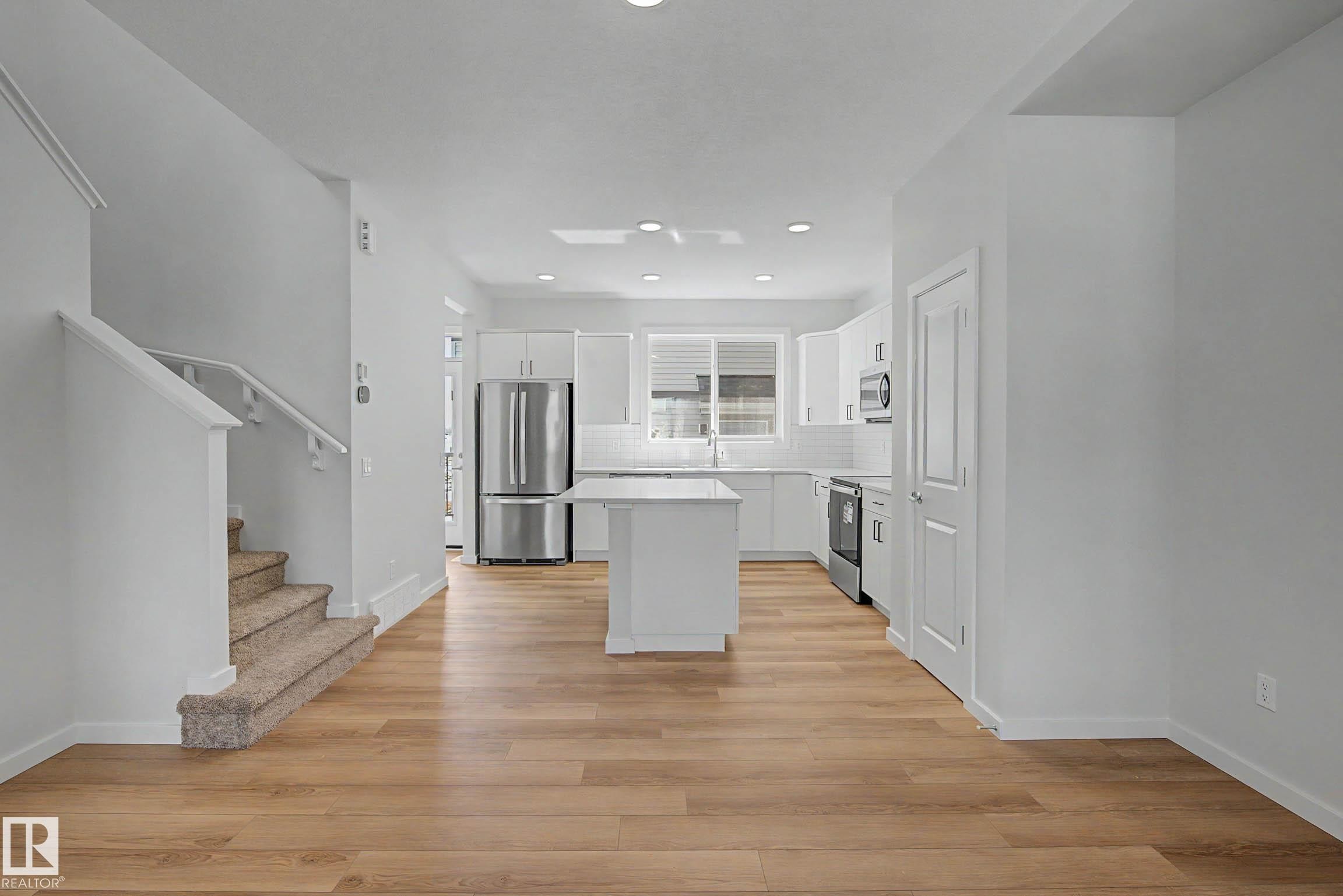 21203 25 Avenue, Edmonton, AB - Indoor Photo Showing Kitchen