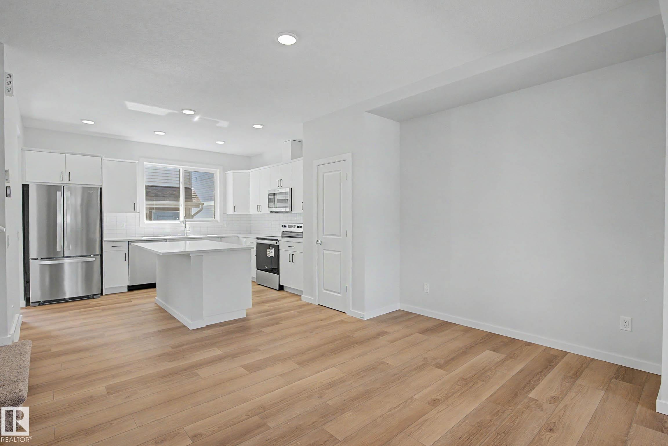 21203 25 Avenue, Edmonton, AB - Indoor Photo Showing Kitchen With Upgraded Kitchen