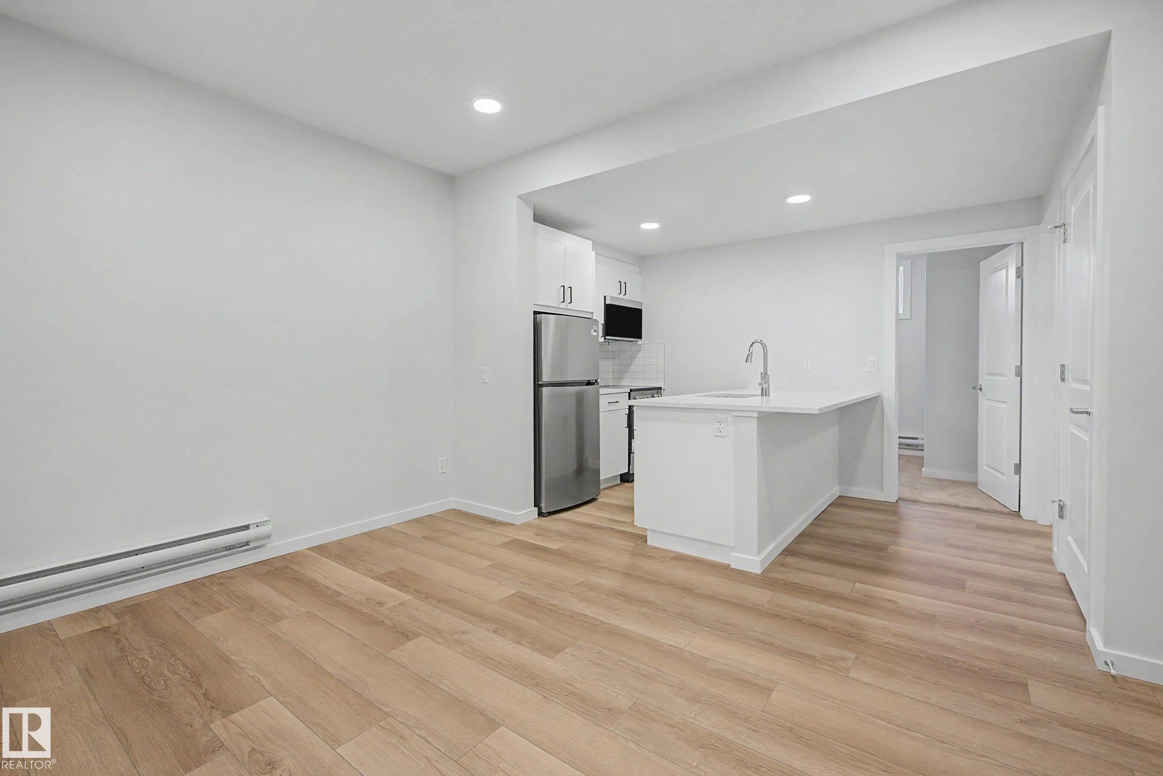 21203 25 Avenue, Edmonton, AB - Indoor