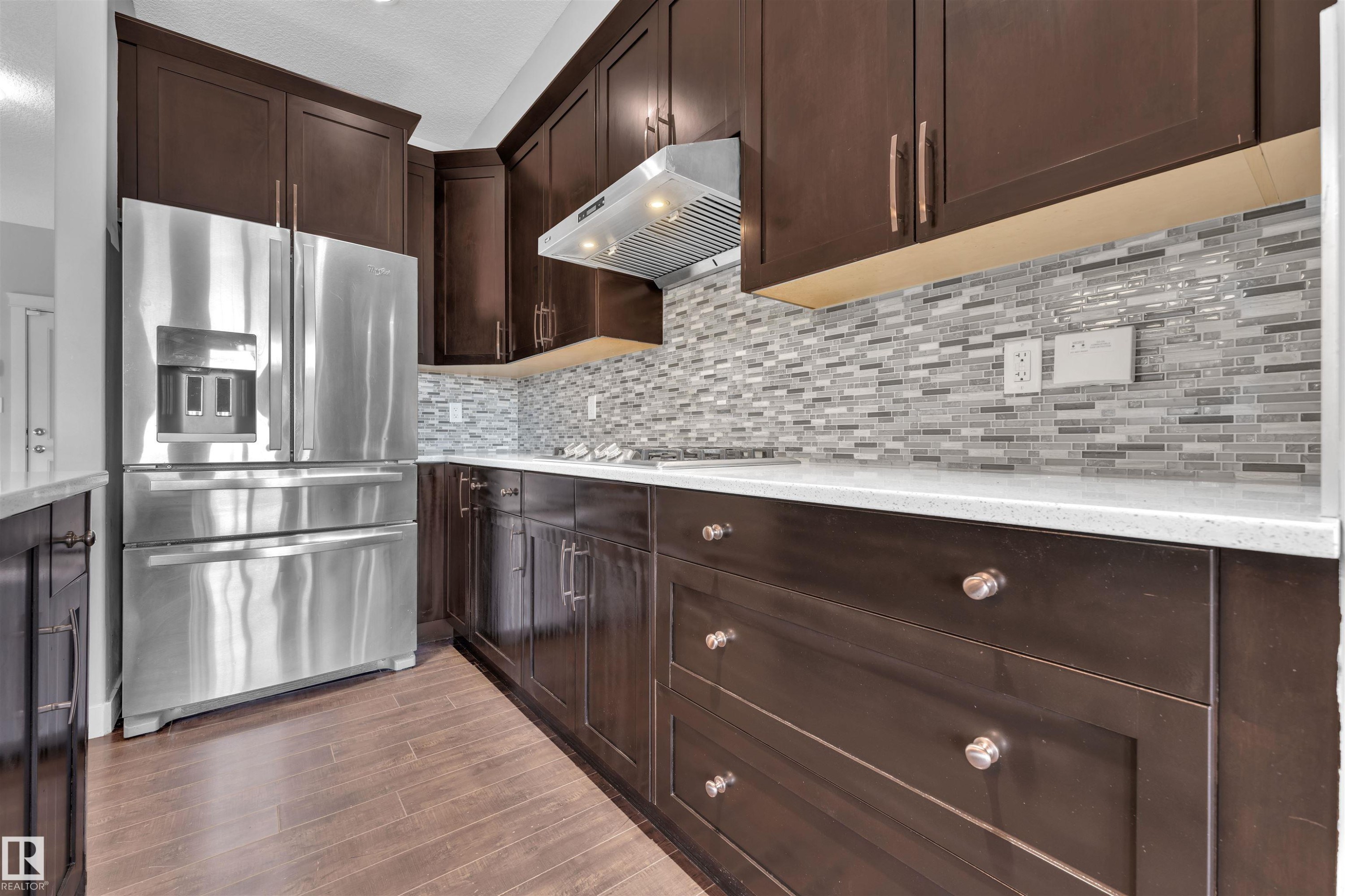 6664 Cardinal Road, Edmonton, AB - Indoor Photo Showing Kitchen With Upgraded Kitchen