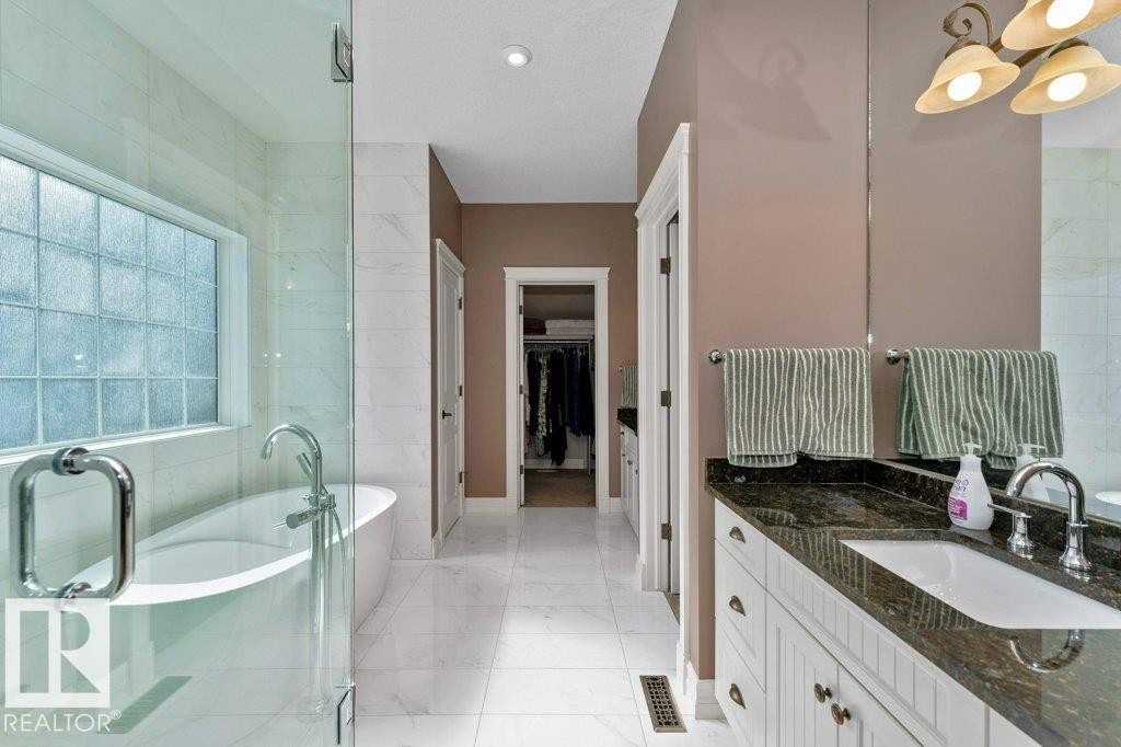 304 Caldwell Close, Edmonton, AB - Indoor Photo Showing Bathroom