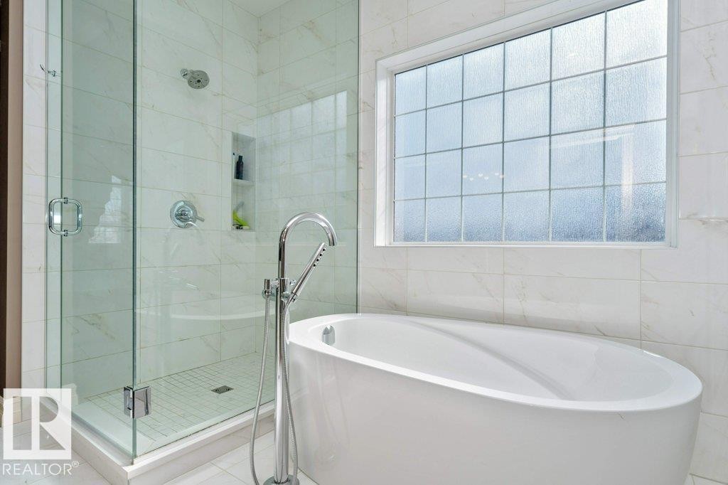 304 Caldwell Close, Edmonton, AB - Indoor Photo Showing Bathroom