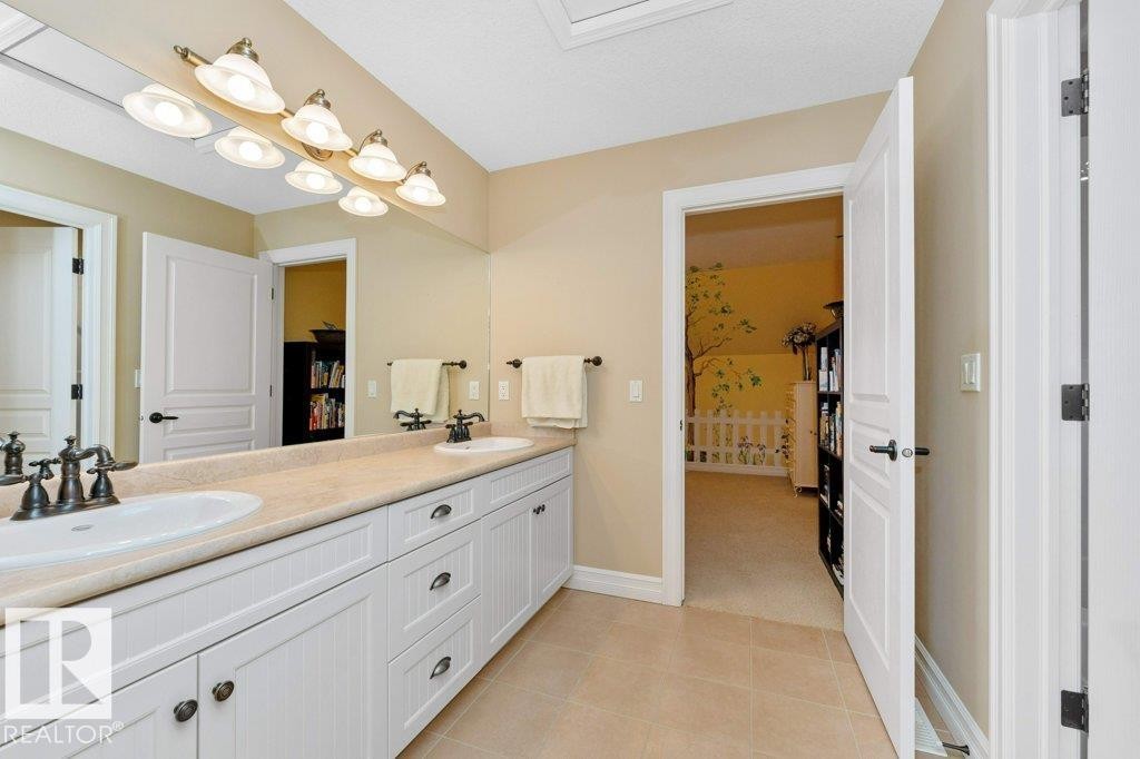 304 Caldwell Close, Edmonton, AB - Indoor Photo Showing Bathroom
