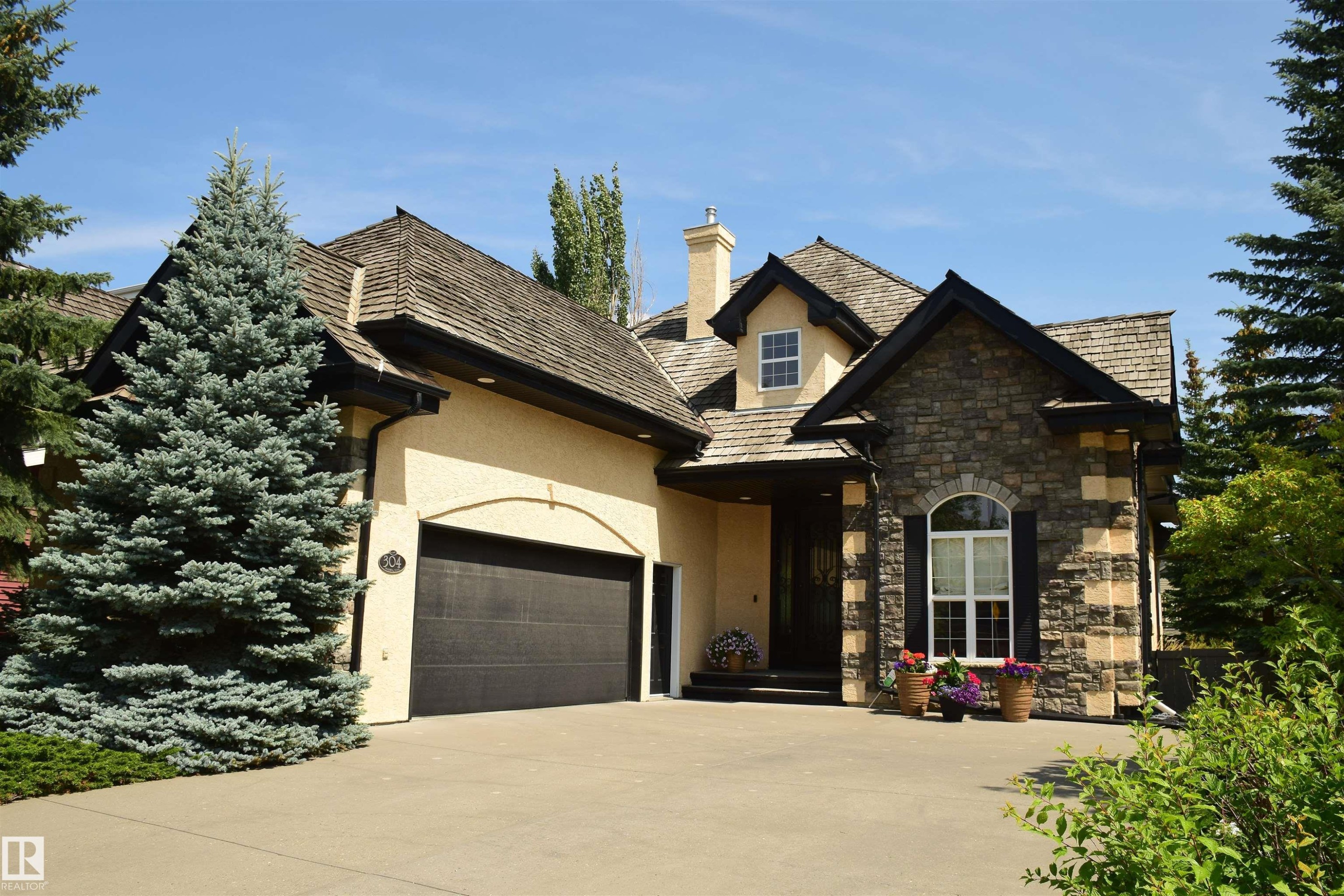 304 Caldwell Close, Edmonton, AB - Outdoor