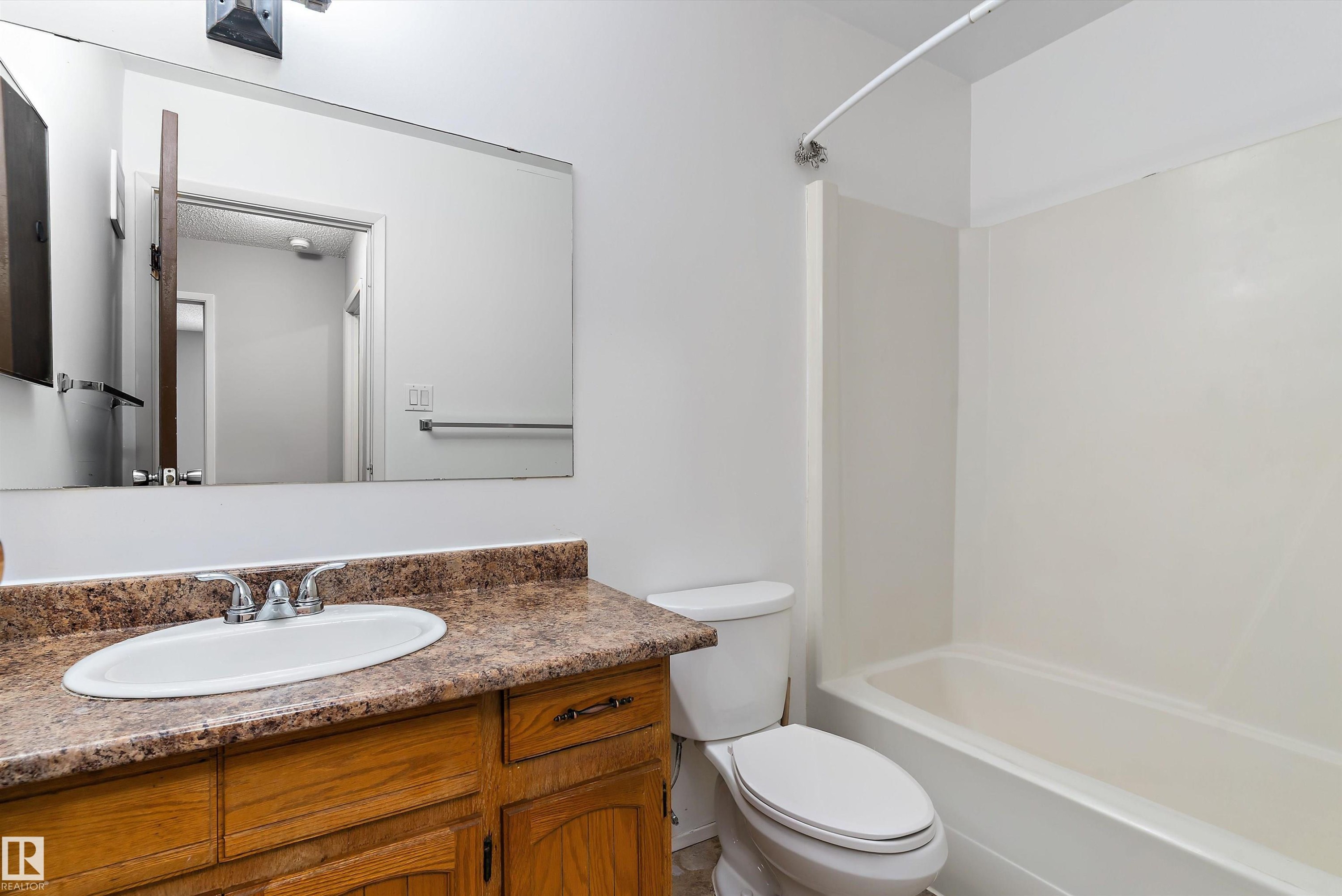 407 3610 43 Avenue, Edmonton, AB - Indoor Photo Showing Bathroom