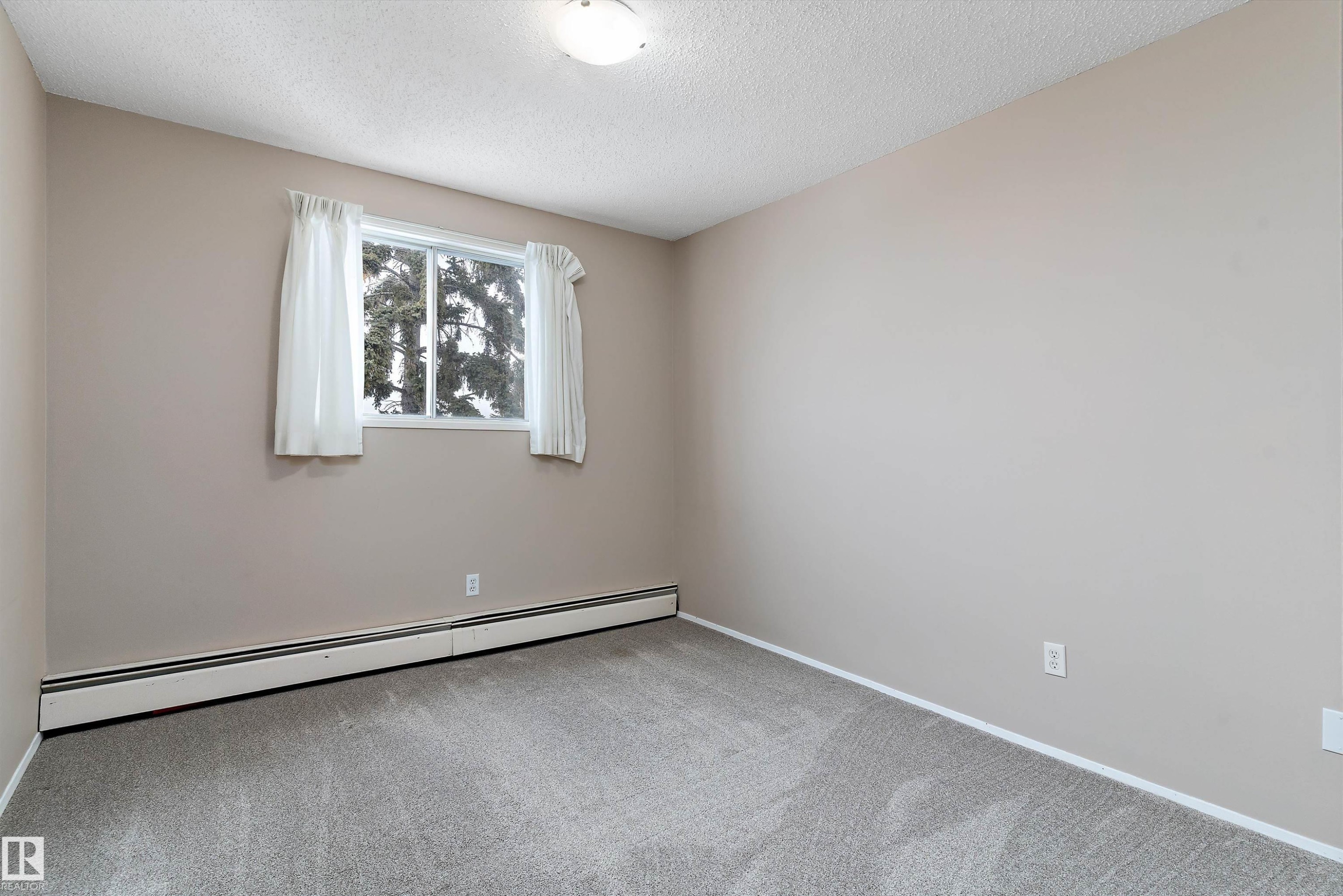 407 3610 43 Avenue, Edmonton, AB - Indoor Photo Showing Other Room
