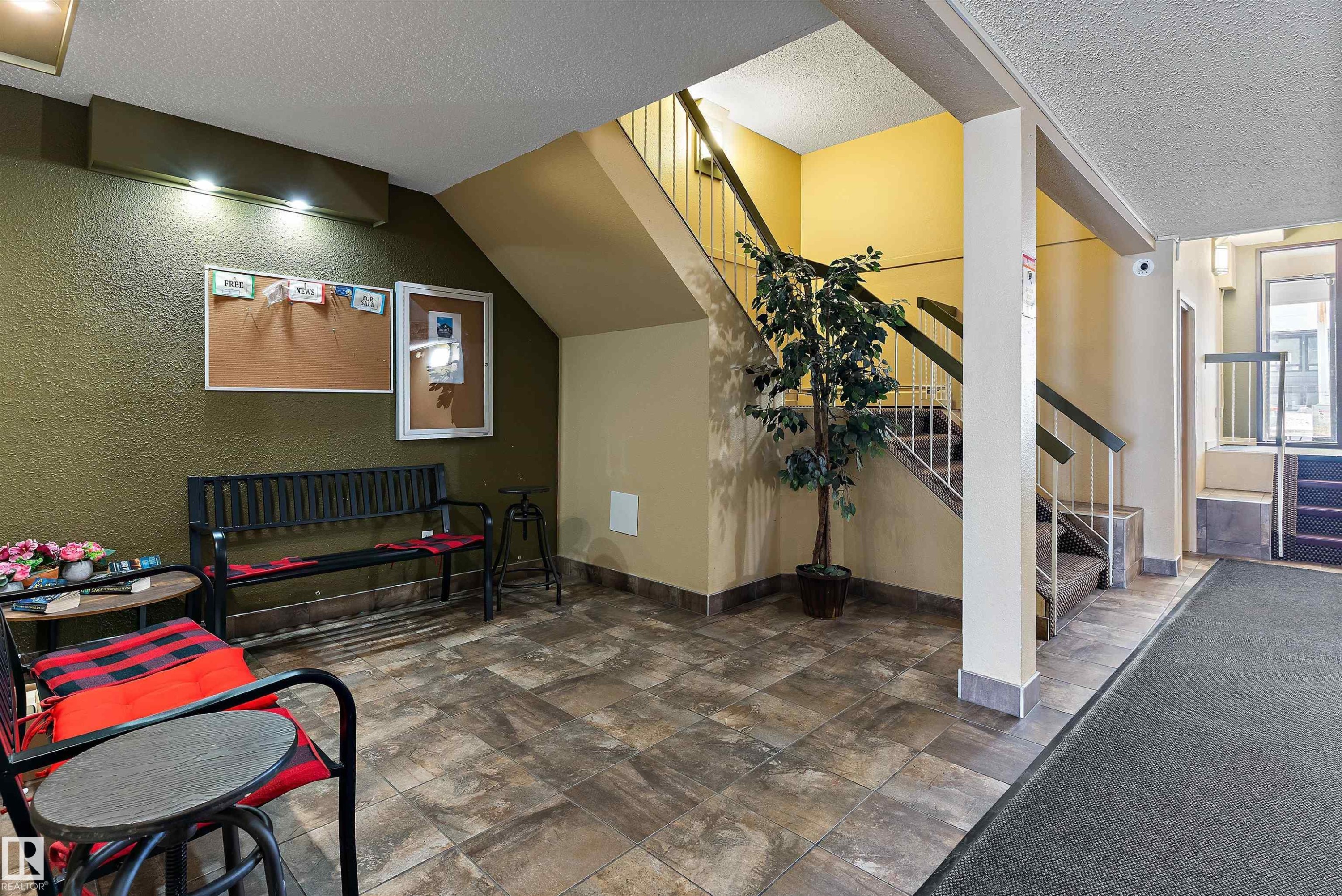 407 3610 43 Avenue, Edmonton, AB - Indoor Photo Showing Other Room