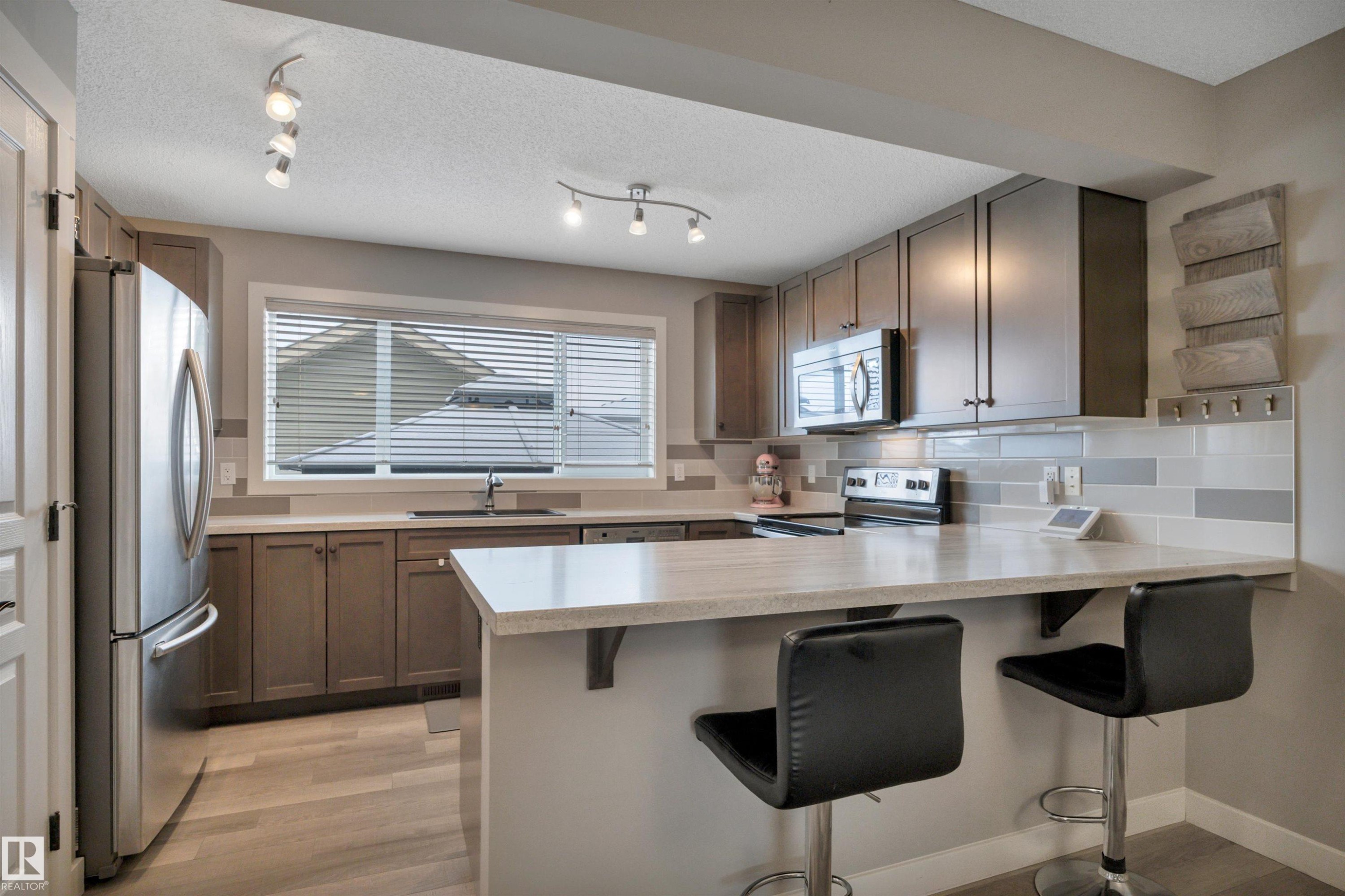 17626 61A Street, Edmonton, AB - Indoor Photo Showing Kitchen With Upgraded Kitchen
