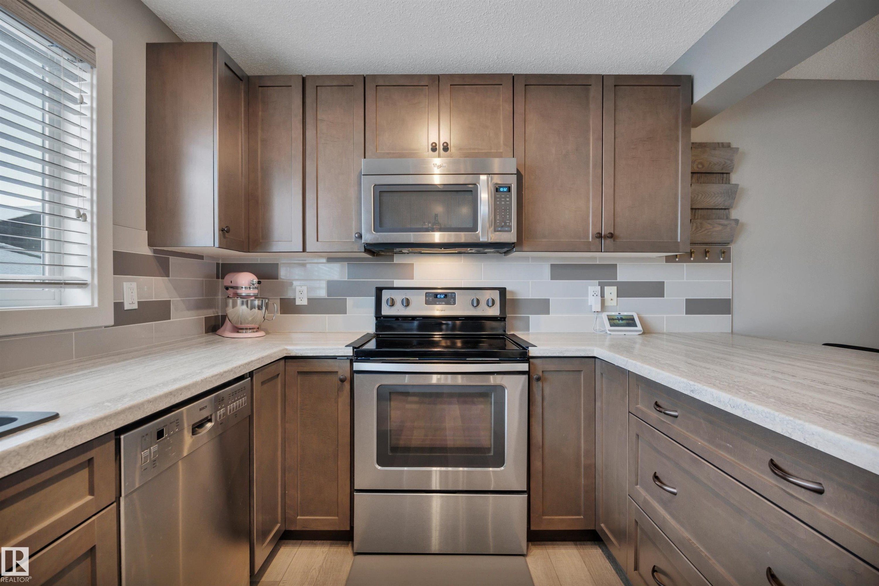 17626 61A Street, Edmonton, AB - Indoor Photo Showing Kitchen
