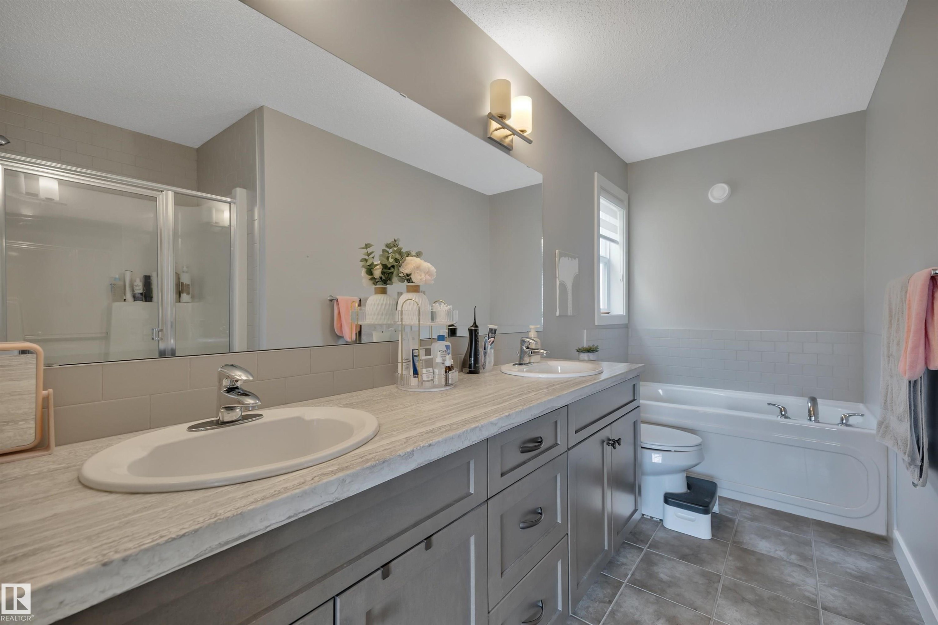 17626 61A Street, Edmonton, AB - Indoor Photo Showing Bathroom