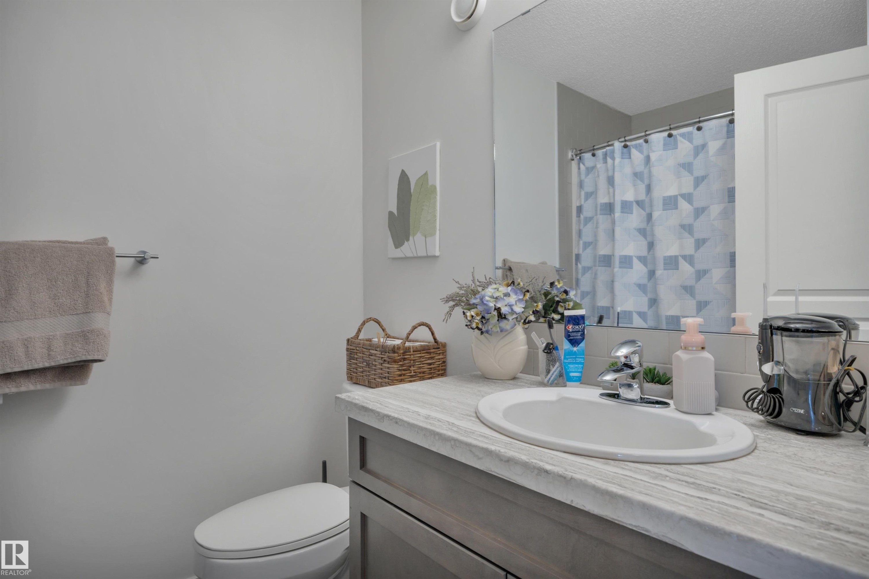 17626 61A Street, Edmonton, AB - Indoor Photo Showing Bathroom