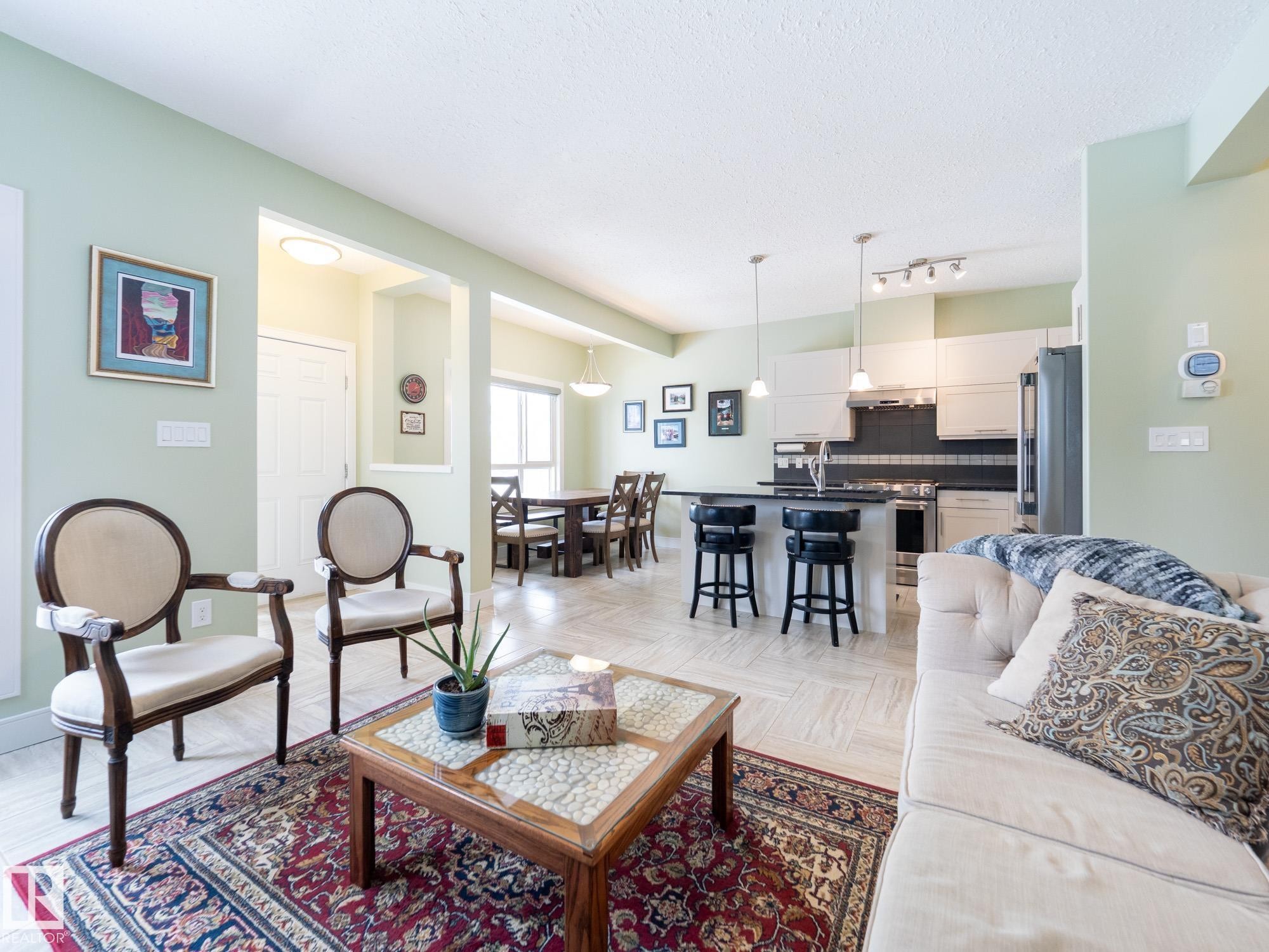 13035 132 Avenue, Edmonton, AB - Indoor Photo Showing Living Room