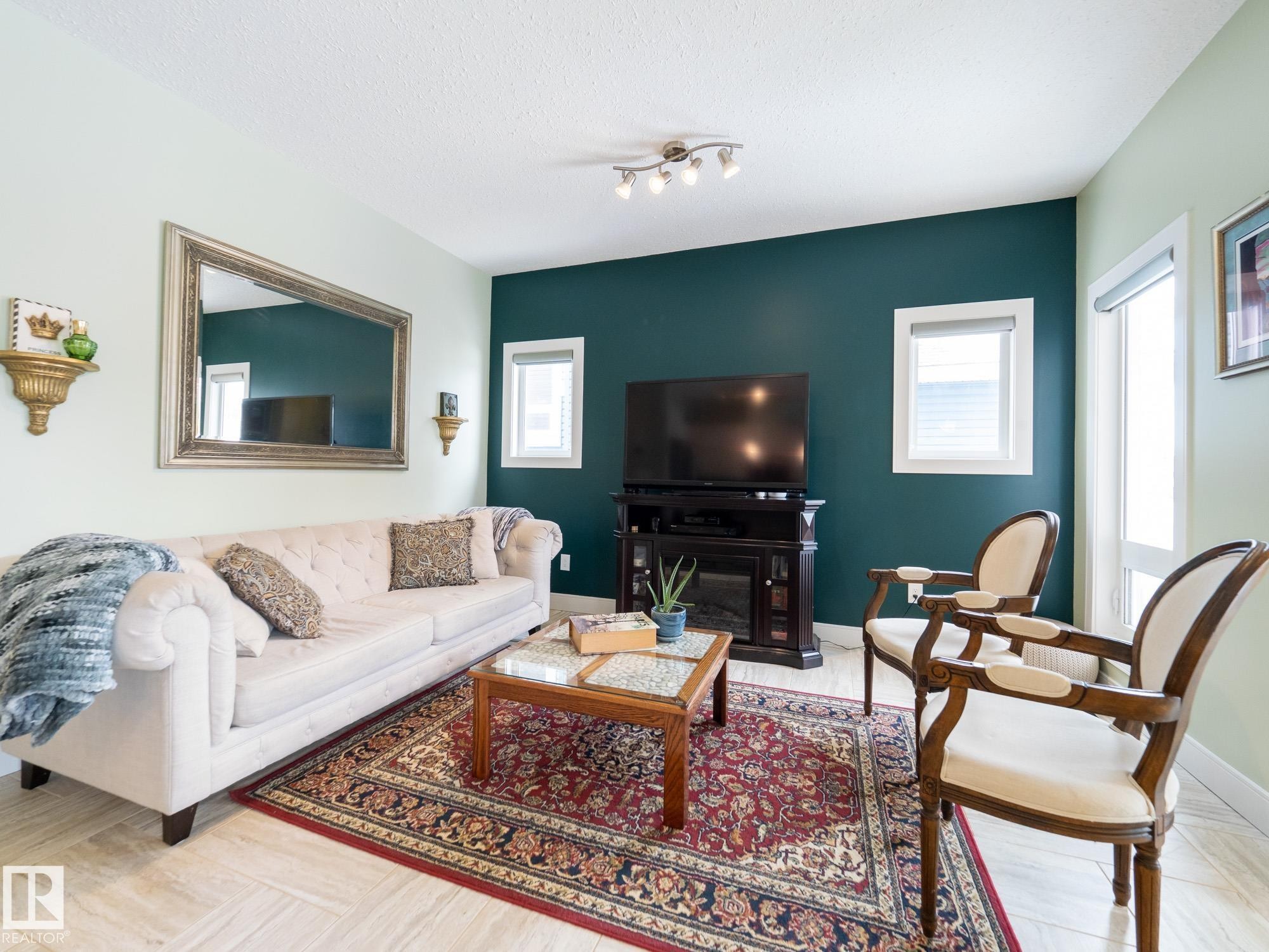 13035 132 Avenue, Edmonton, AB - Indoor Photo Showing Living Room