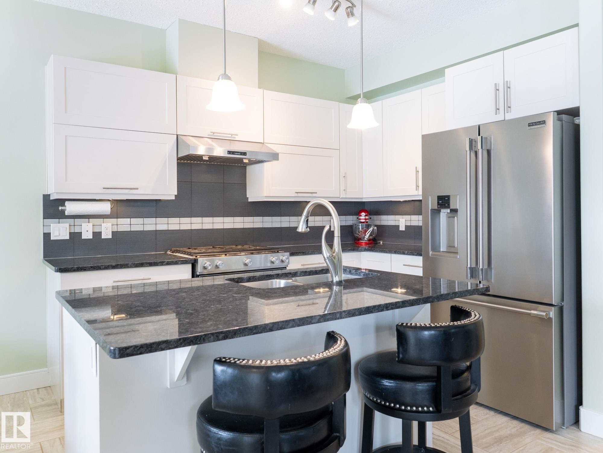 13035 132 Avenue, Edmonton, AB - Indoor Photo Showing Kitchen With Upgraded Kitchen