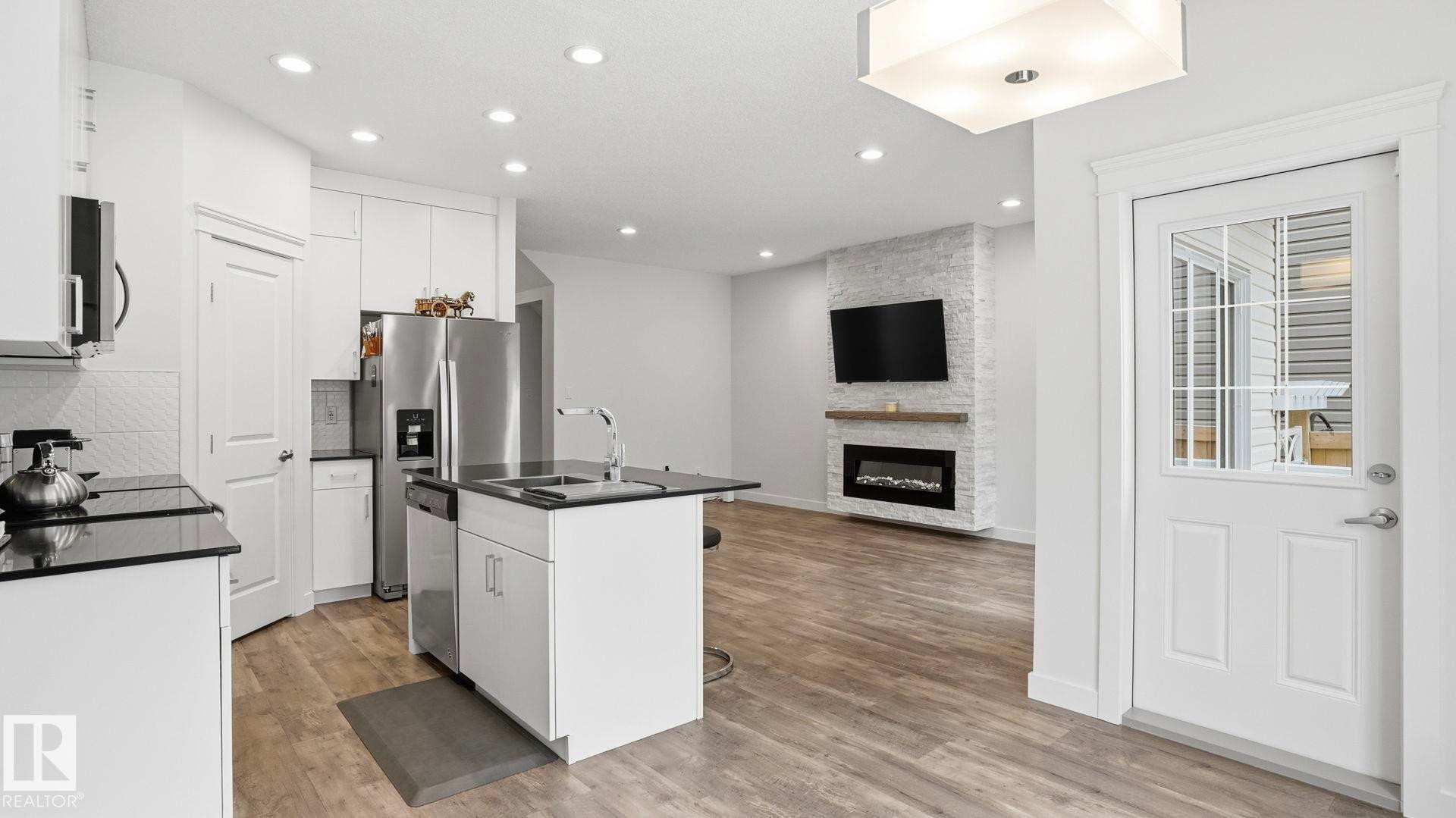4112 171 Avenue, Edmonton, AB - Indoor Photo Showing Kitchen With Upgraded Kitchen