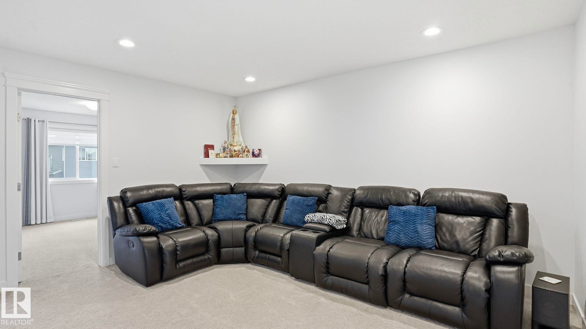 4112 171 Avenue, Edmonton, AB - Indoor Photo Showing Living Room