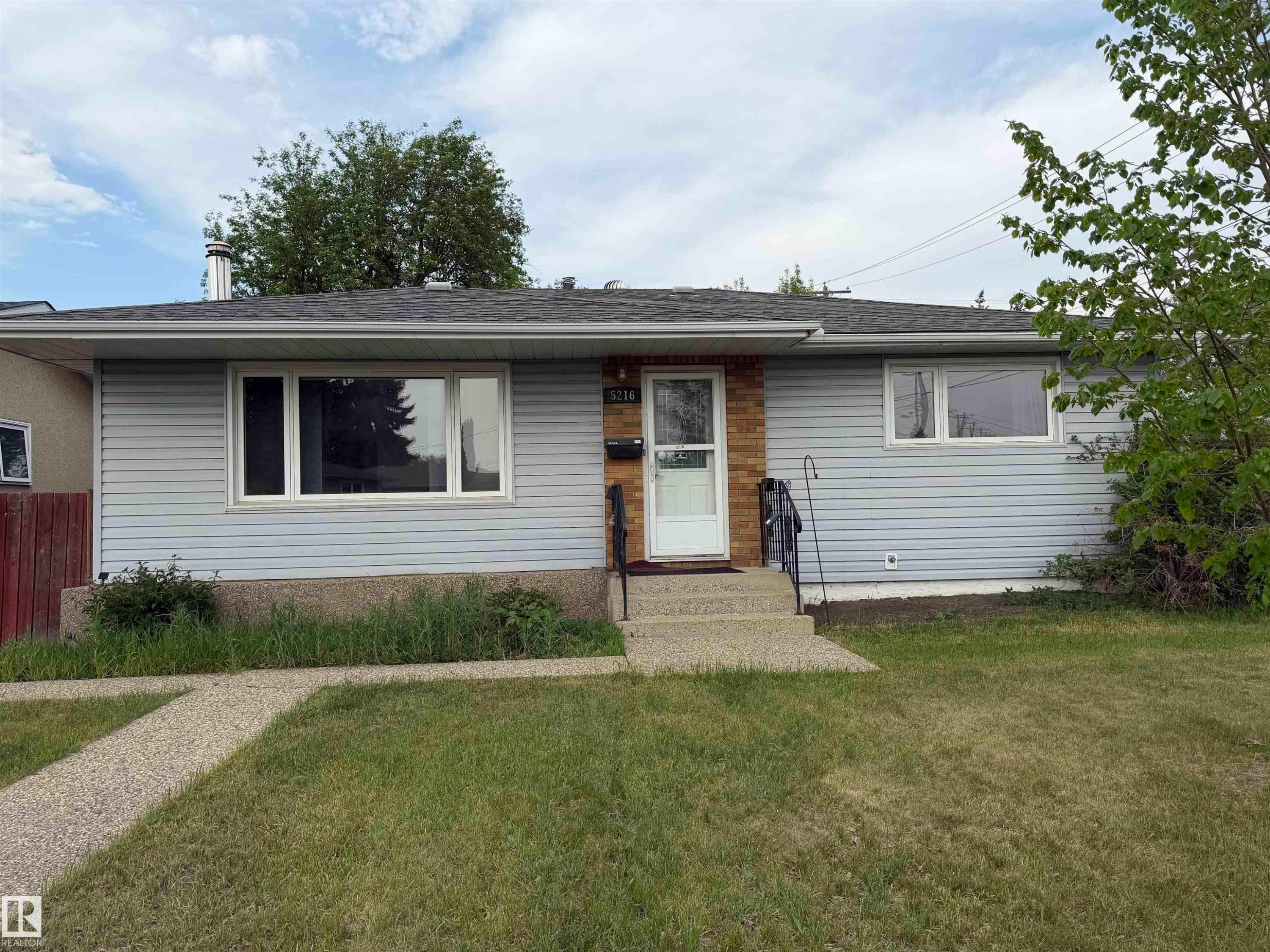 5216 89 Avenue, Edmonton, AB - Outdoor