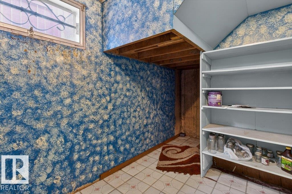 5216 89 Avenue, Edmonton, AB - Indoor