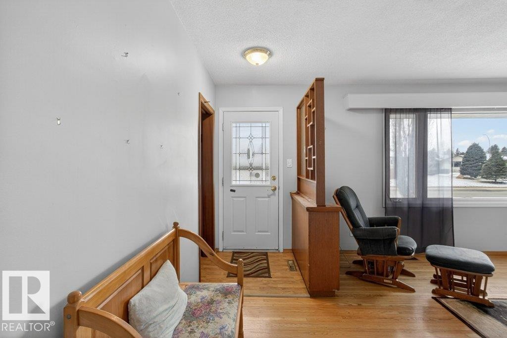 5216 89 Avenue, Edmonton, AB - Indoor