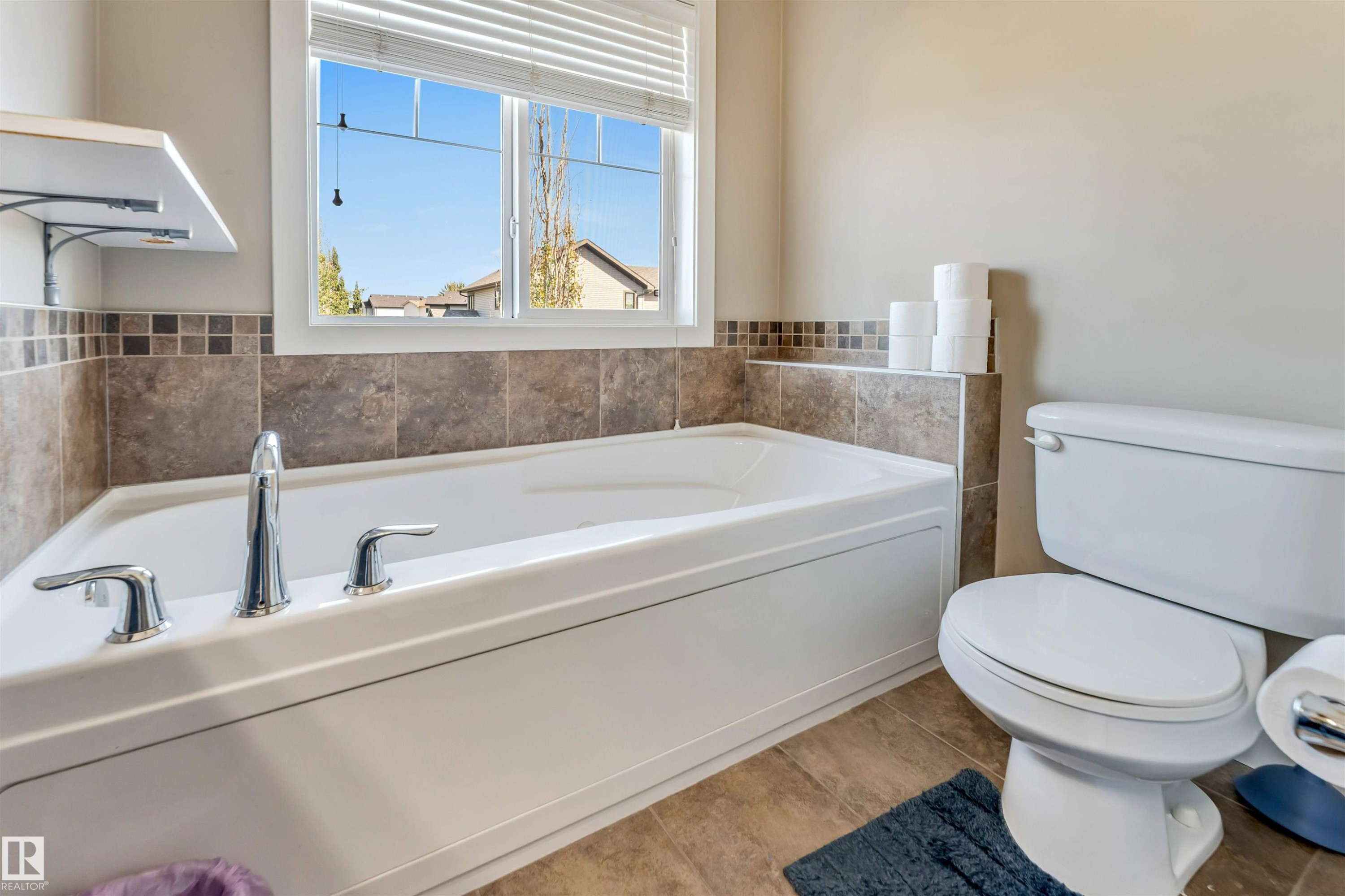 1920 69 St., Edmonton, AB - Indoor Photo Showing Bathroom