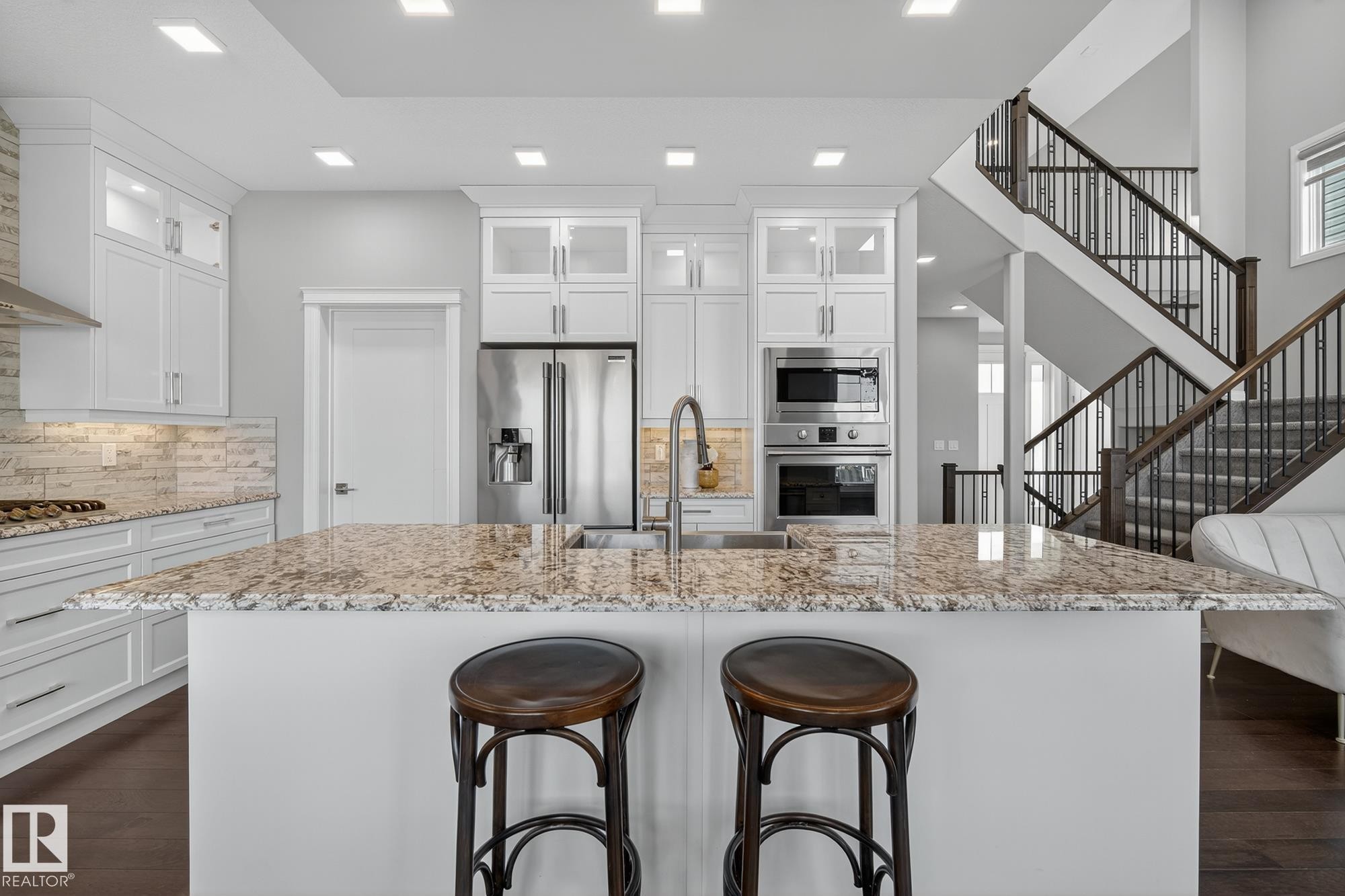 3419 Chickadee Drive, Edmonton, AB - Indoor Photo Showing Kitchen With Upgraded Kitchen
