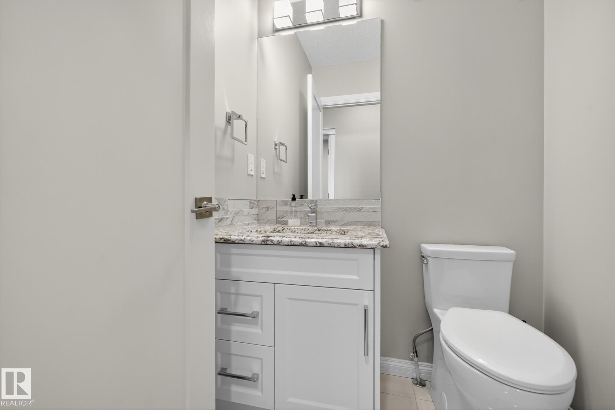 3419 Chickadee Drive, Edmonton, AB - Indoor Photo Showing Bathroom