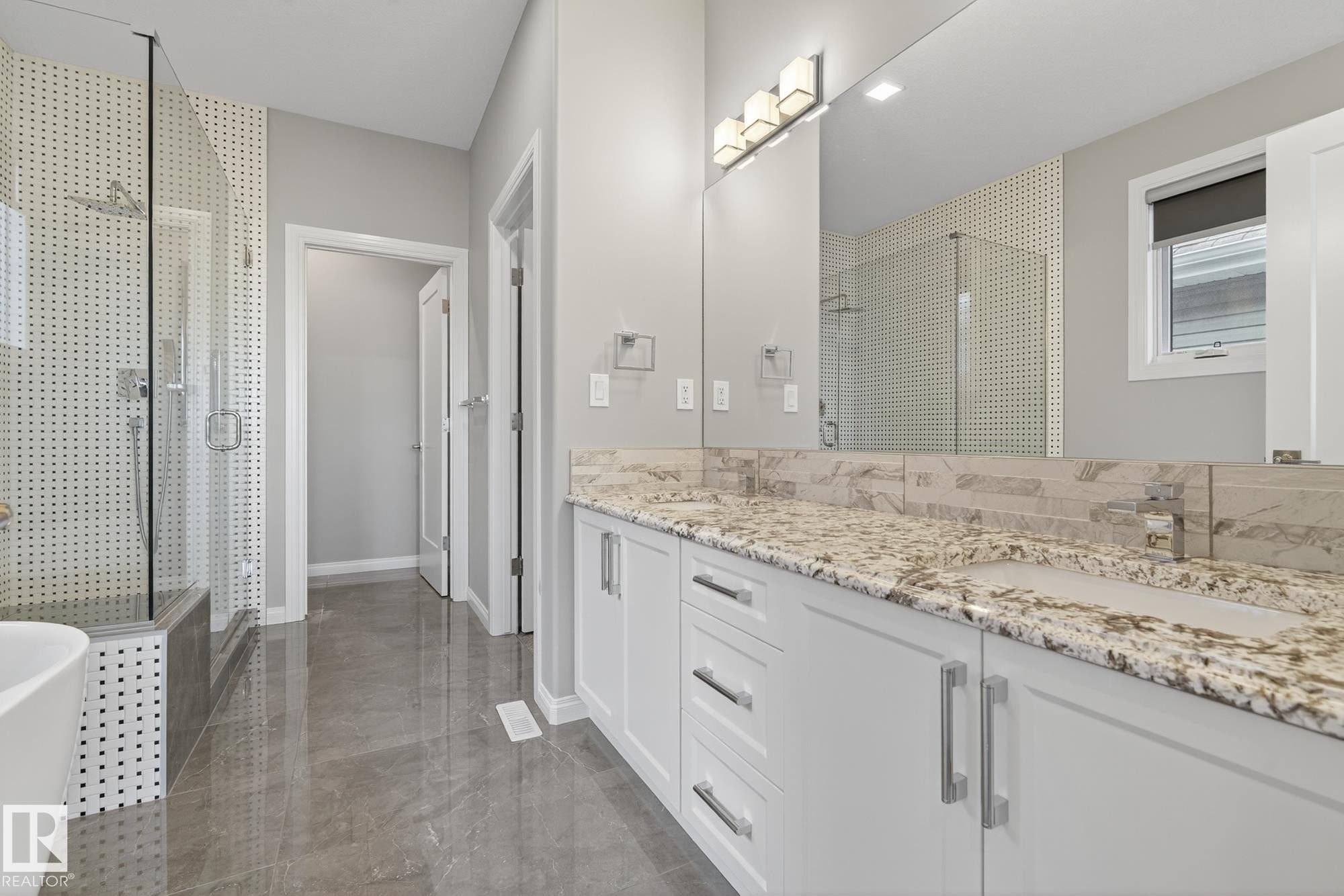 3419 Chickadee Drive, Edmonton, AB - Indoor Photo Showing Bathroom