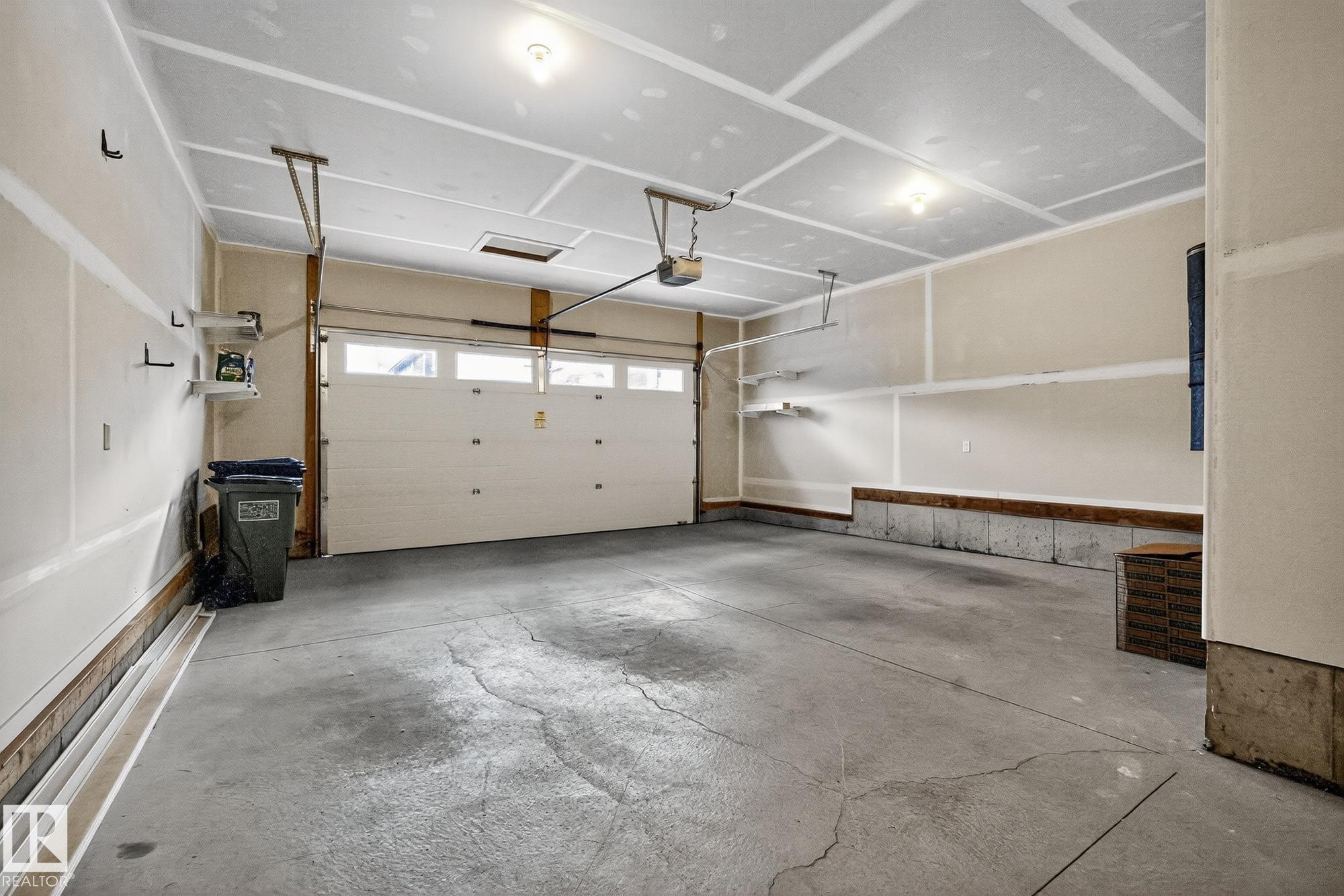3419 Chickadee Drive, Edmonton, AB - Indoor Photo Showing Garage