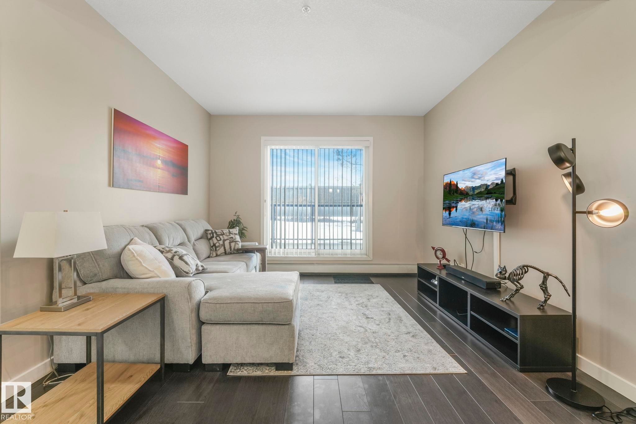 122 304 Ambleside Link Link, Edmonton, AB - Indoor Photo Showing Living Room