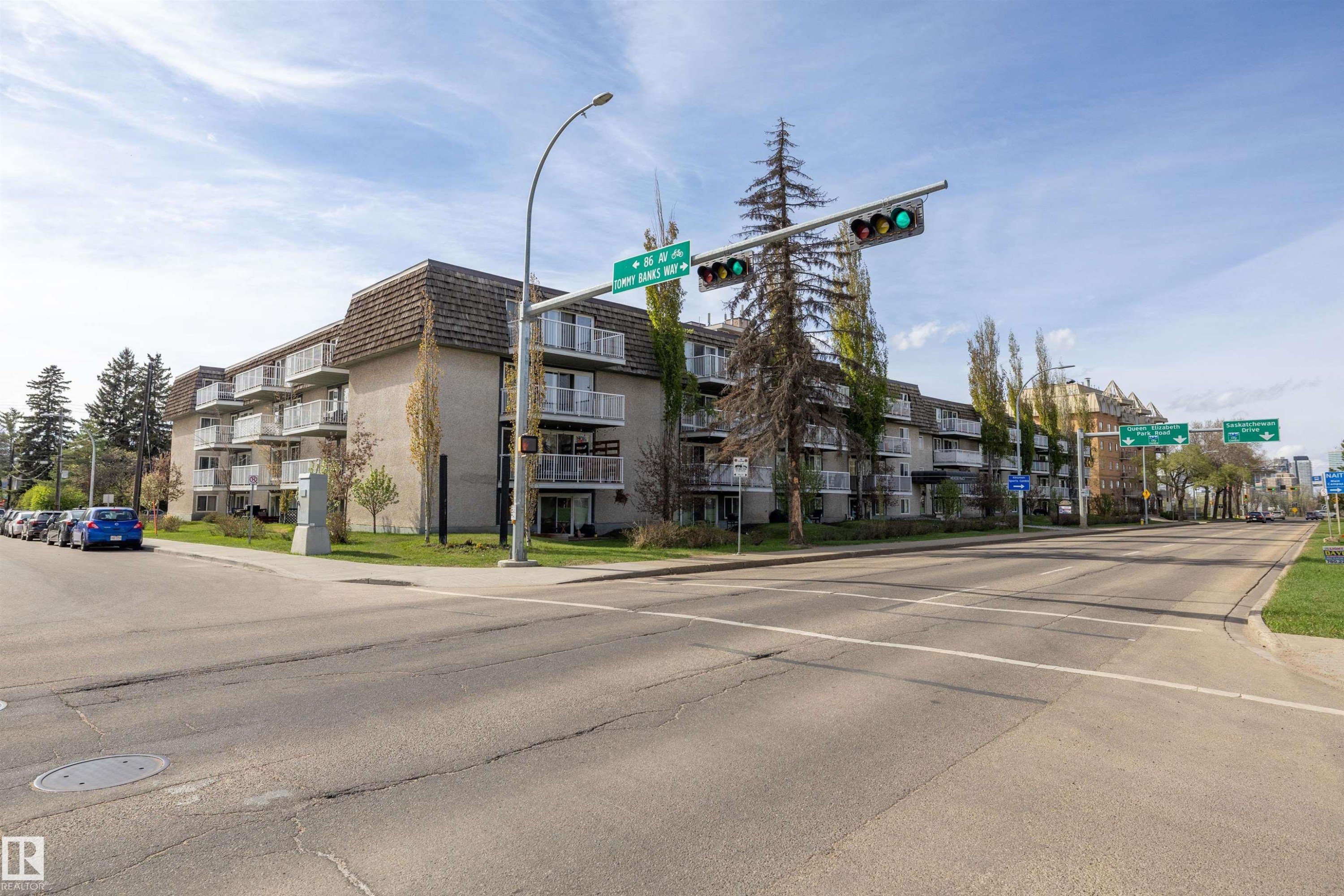 320 8604 Gateway Boulevard, Edmonton, AB - Outdoor