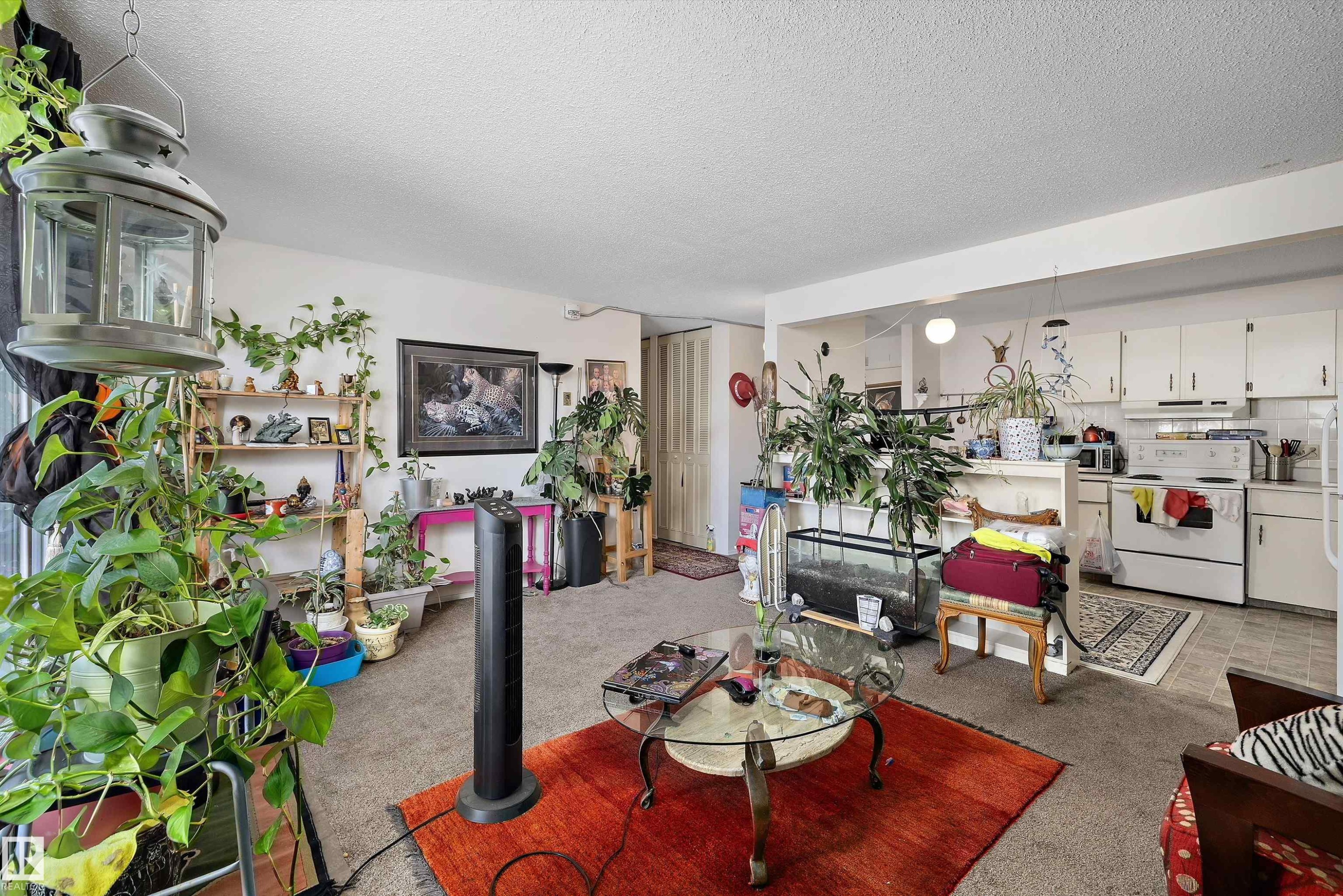 320 8604 Gateway Boulevard, Edmonton, AB - Indoor