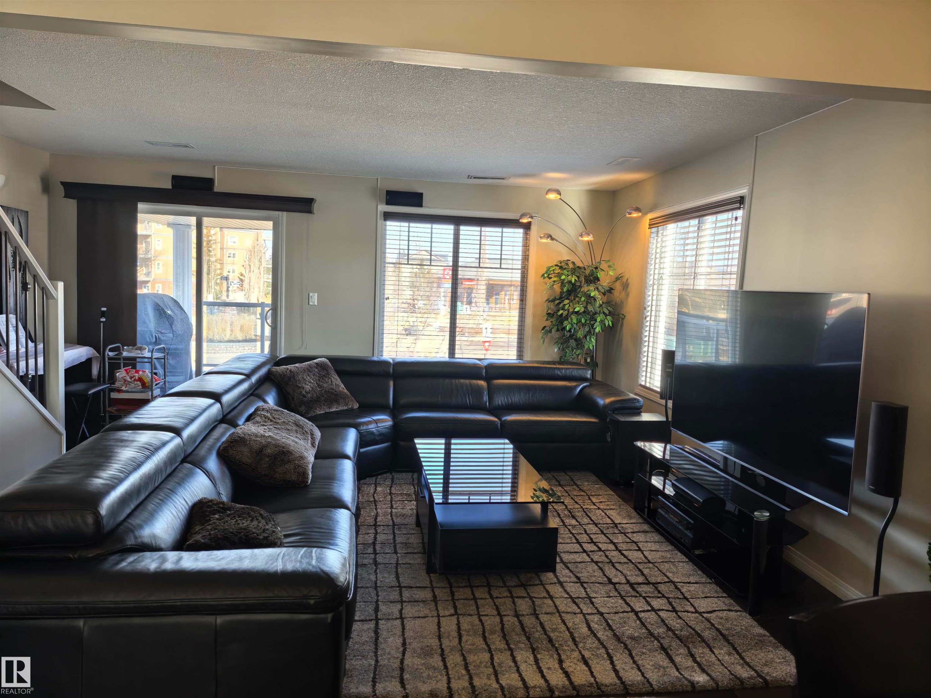 1649 Towne Centre Blvd., Edmonton, AB - Indoor Photo Showing Living Room