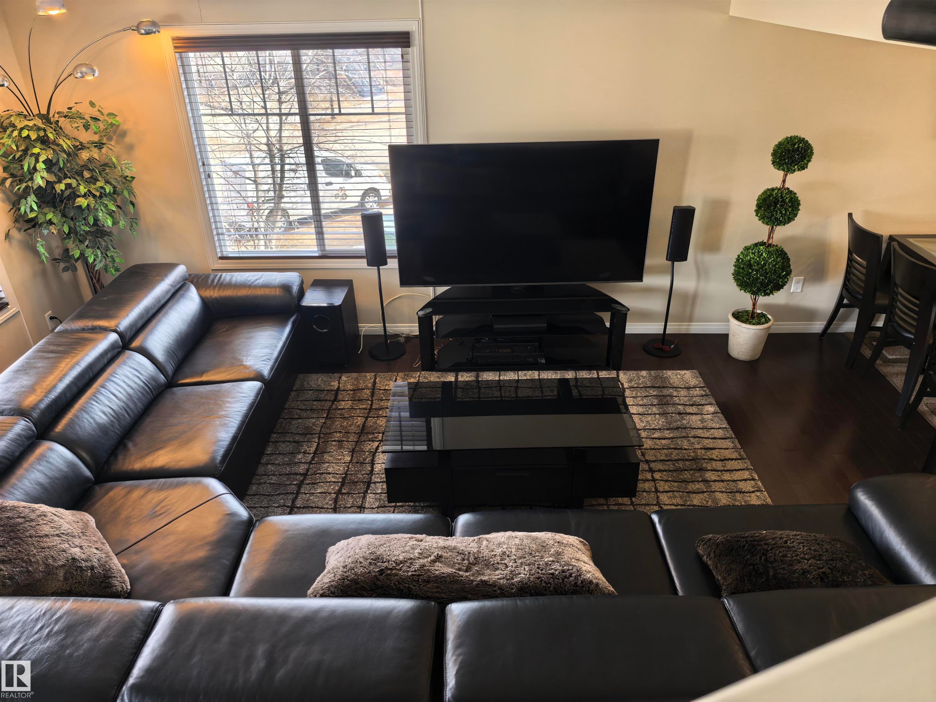 1649 Towne Centre Blvd., Edmonton, AB - Indoor Photo Showing Living Room