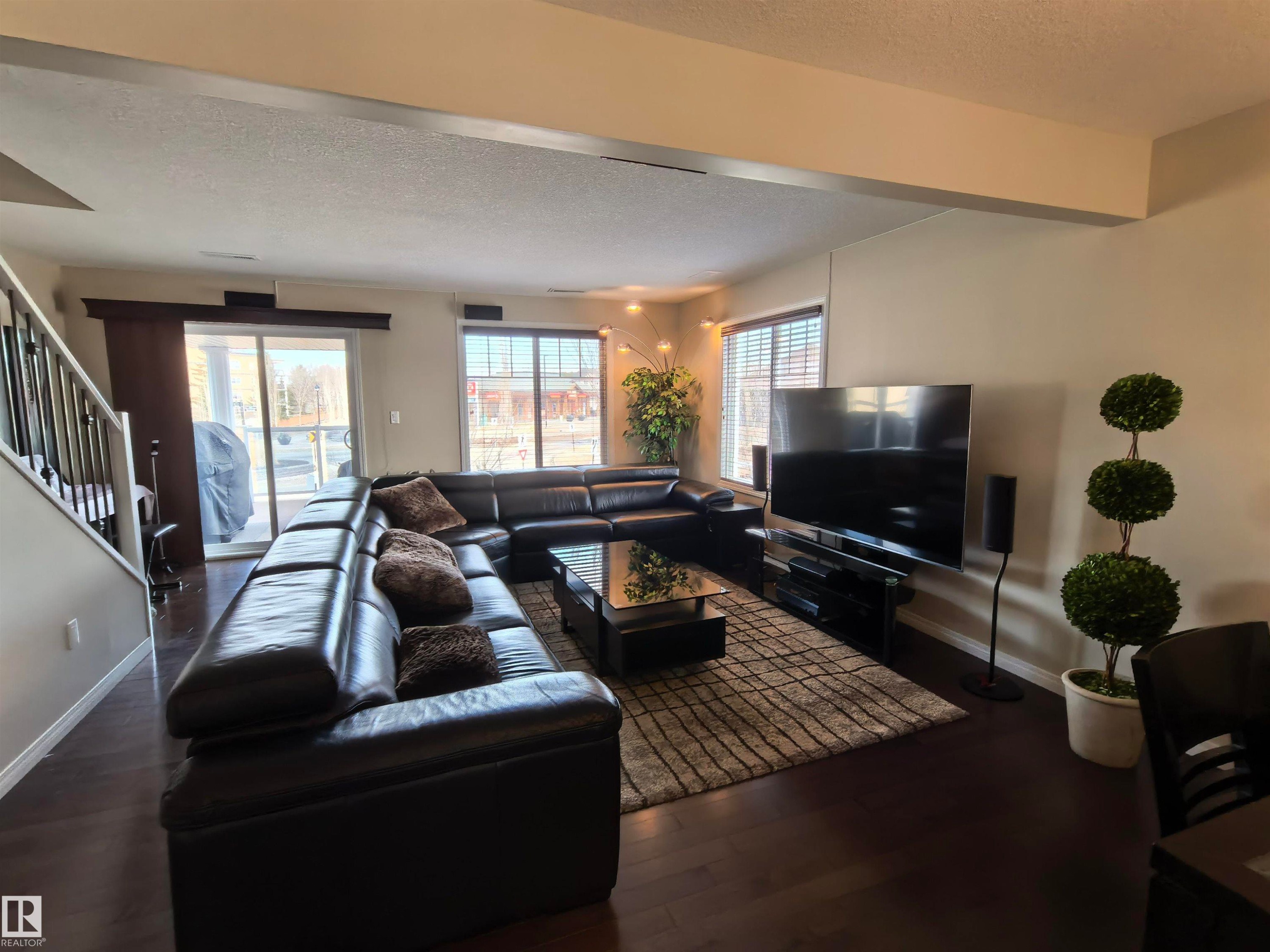 1649 Towne Centre Blvd., Edmonton, AB - Indoor Photo Showing Living Room