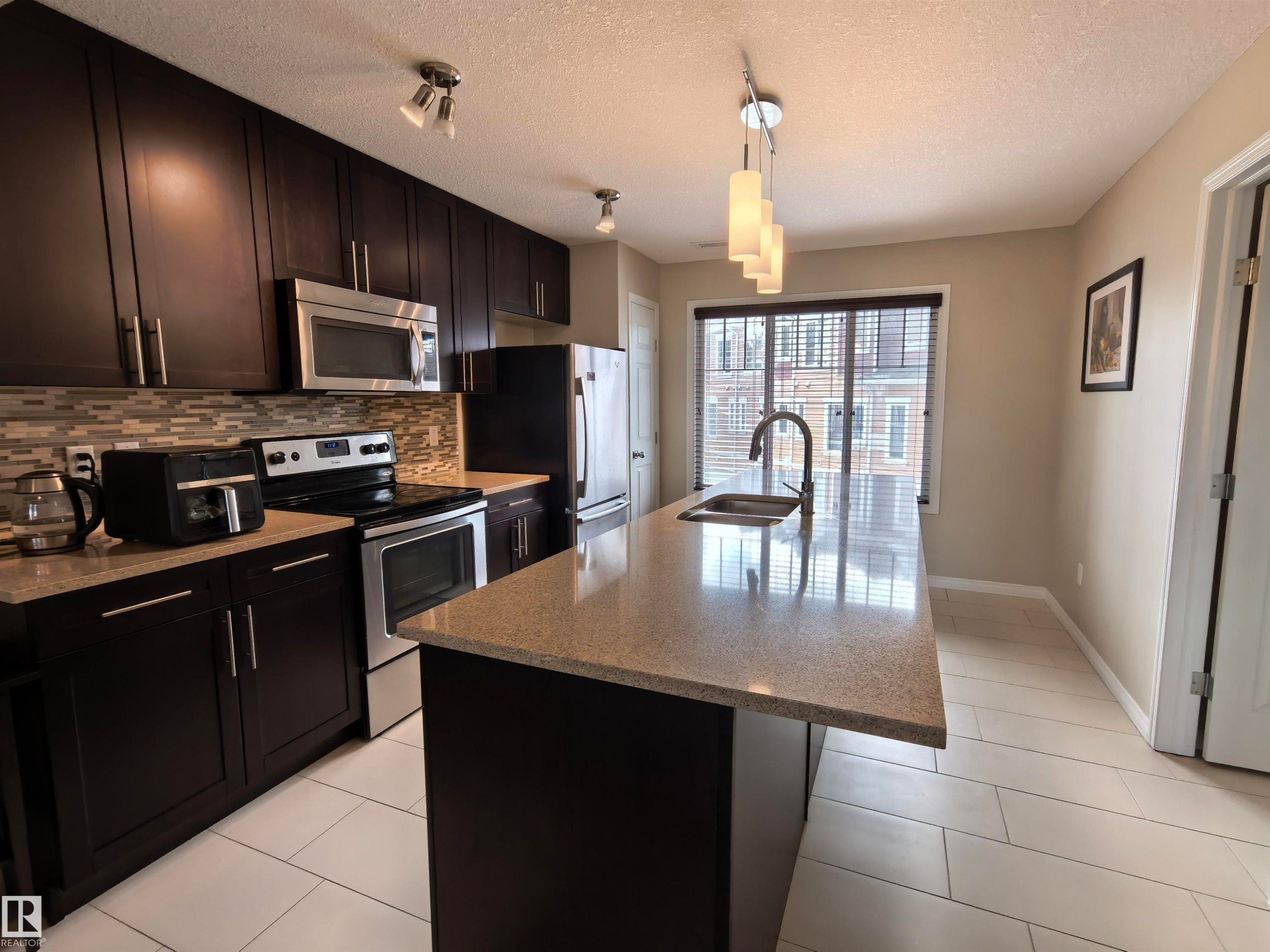 1649 Towne Centre Blvd., Edmonton, AB - Indoor Photo Showing Kitchen With Stainless Steel Kitchen